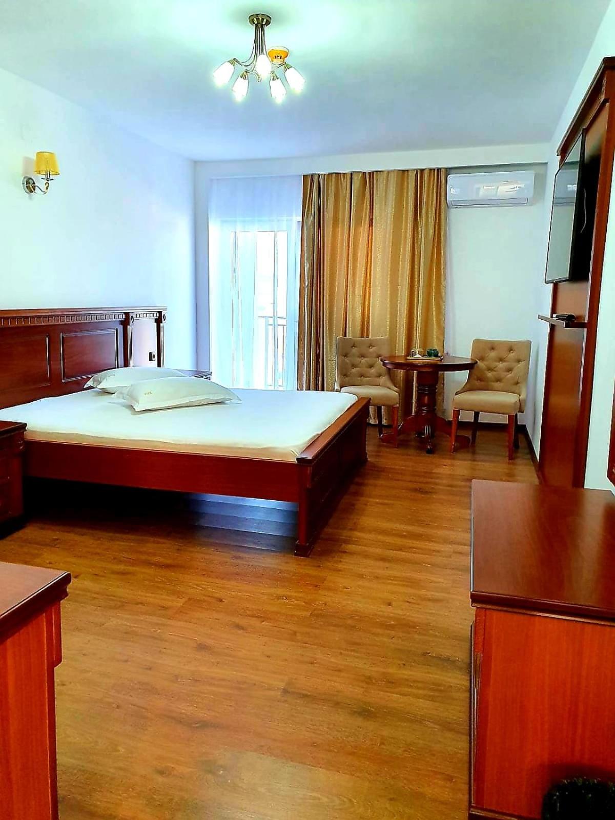 King Room with Balcony and Pool View photo 2