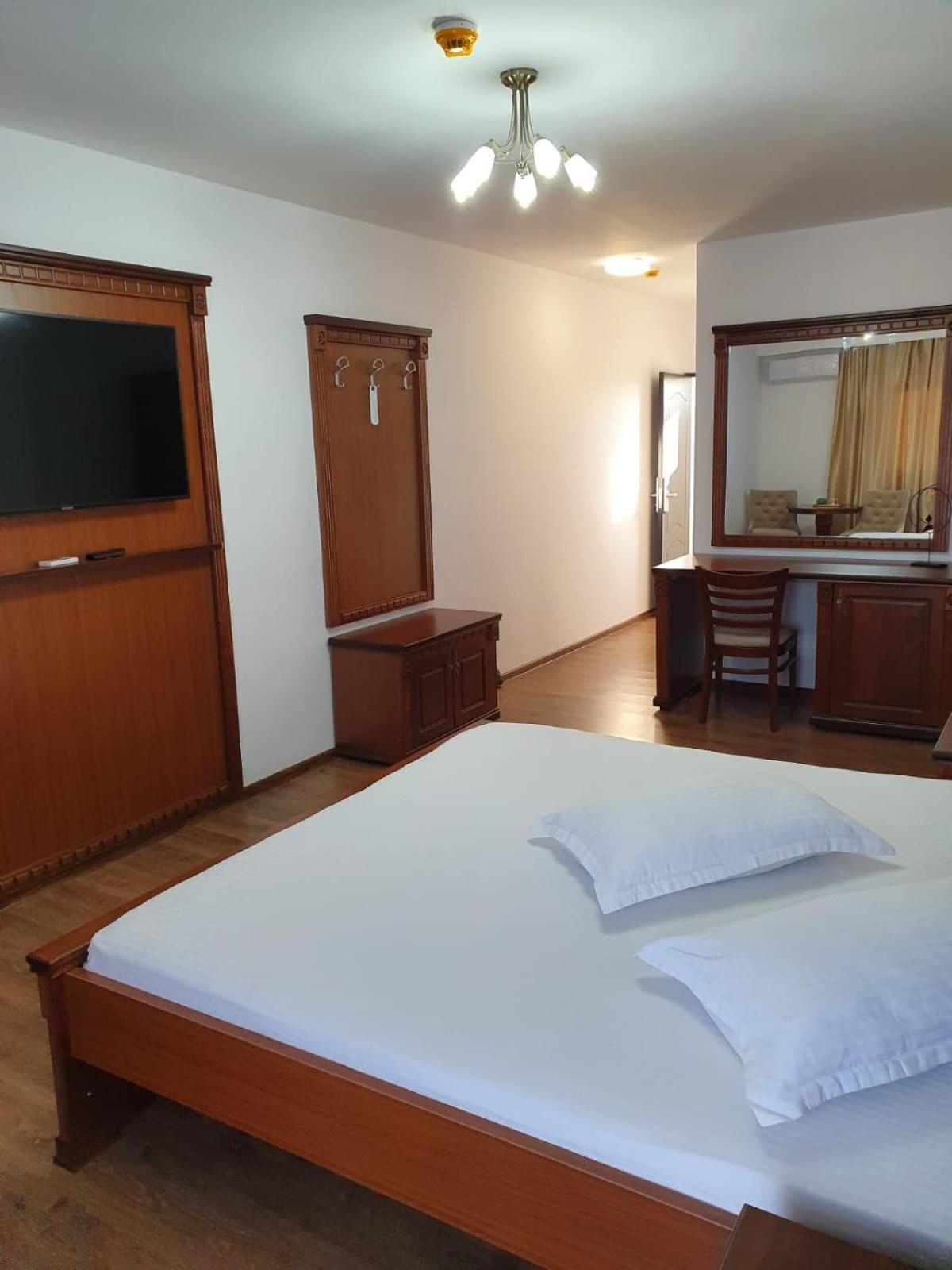 Apartment with Balcony and Pool View photo 3