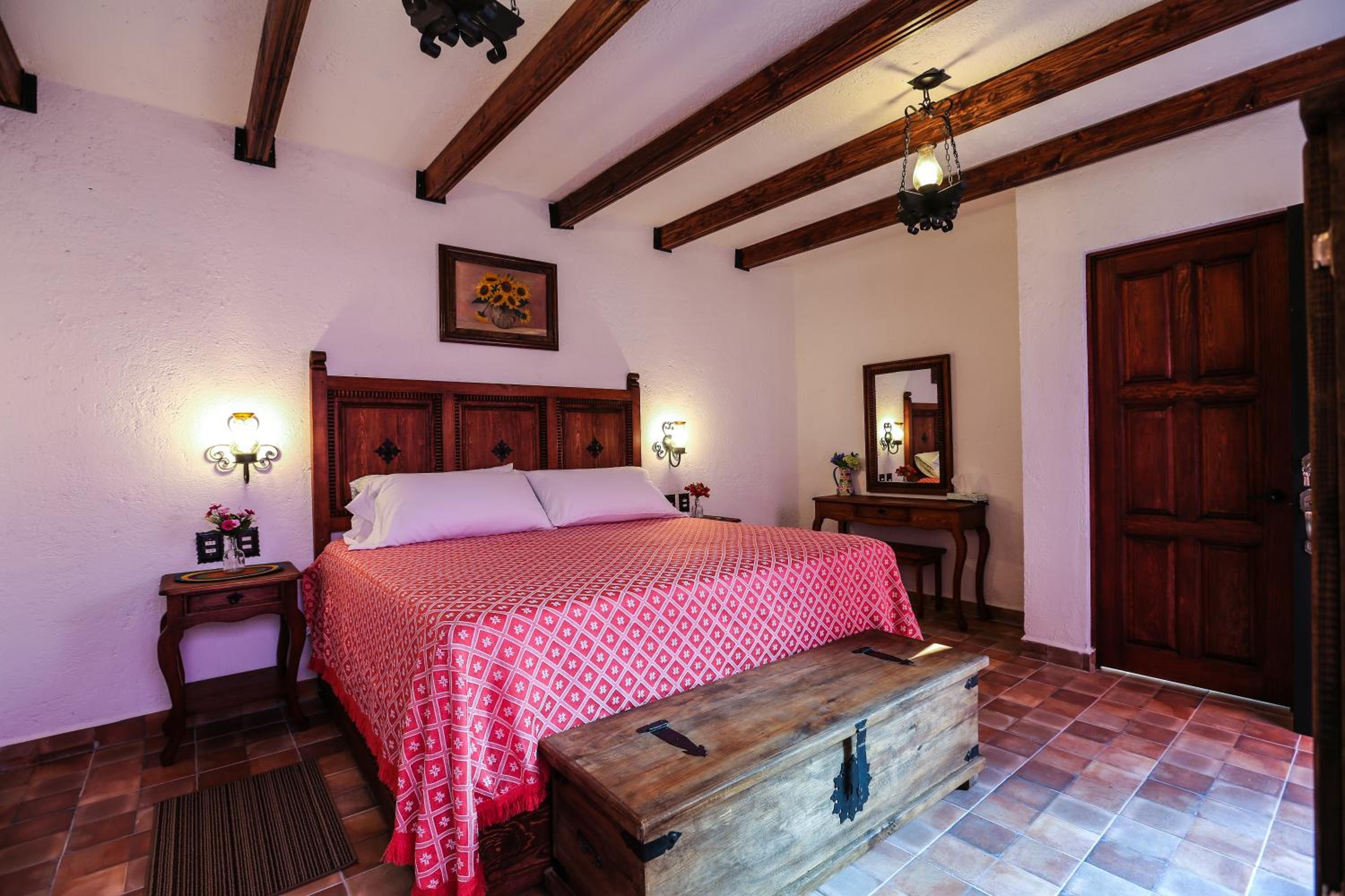 Deluxe King Room - Photo 1