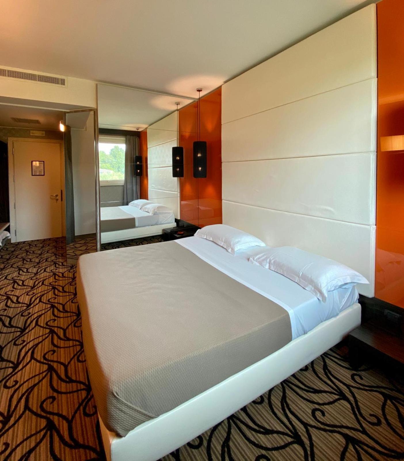 Standard Double Room - Photo 8