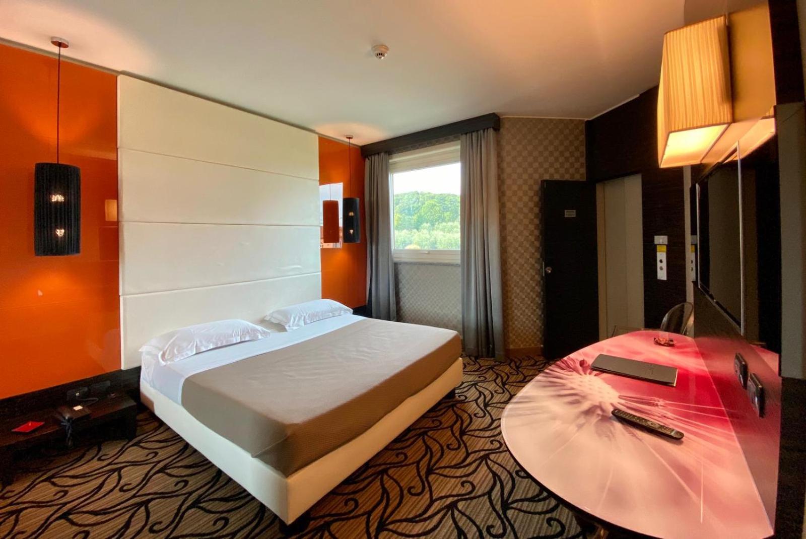 Standard Double Room - Photo 7