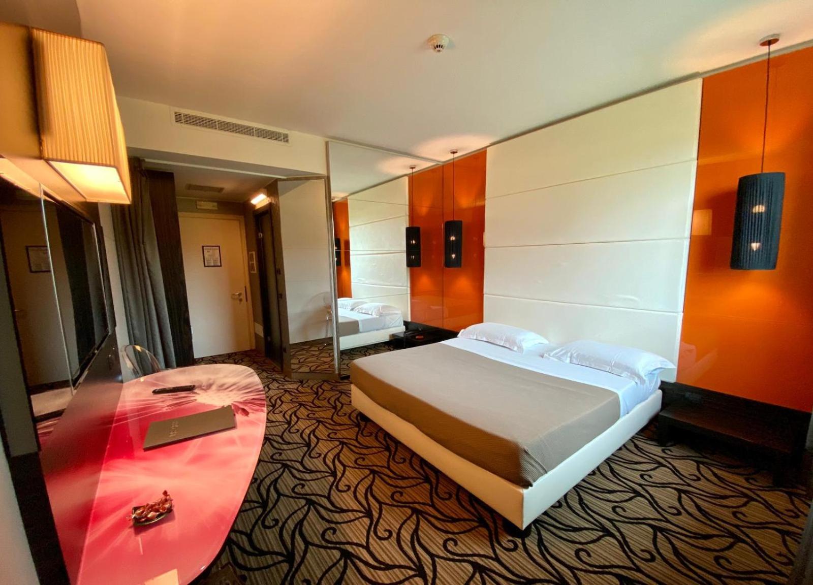 Standard Double Room - Photo 5