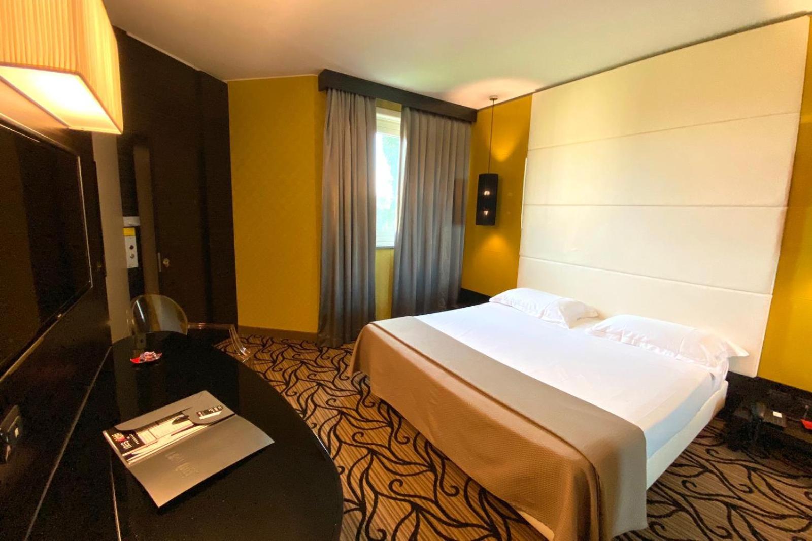 Standard Double Room - Photo 4