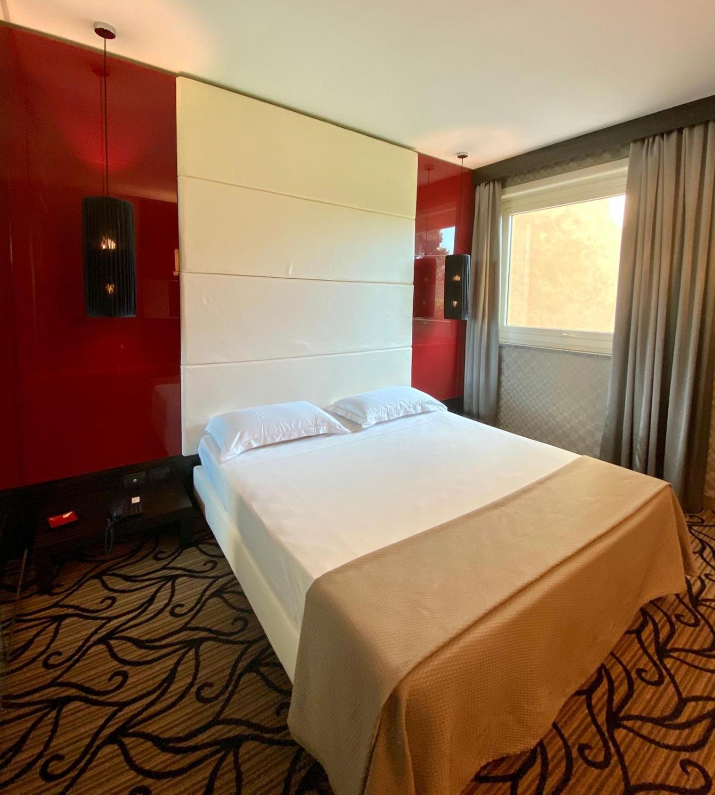 Standard Double Room - Photo 19