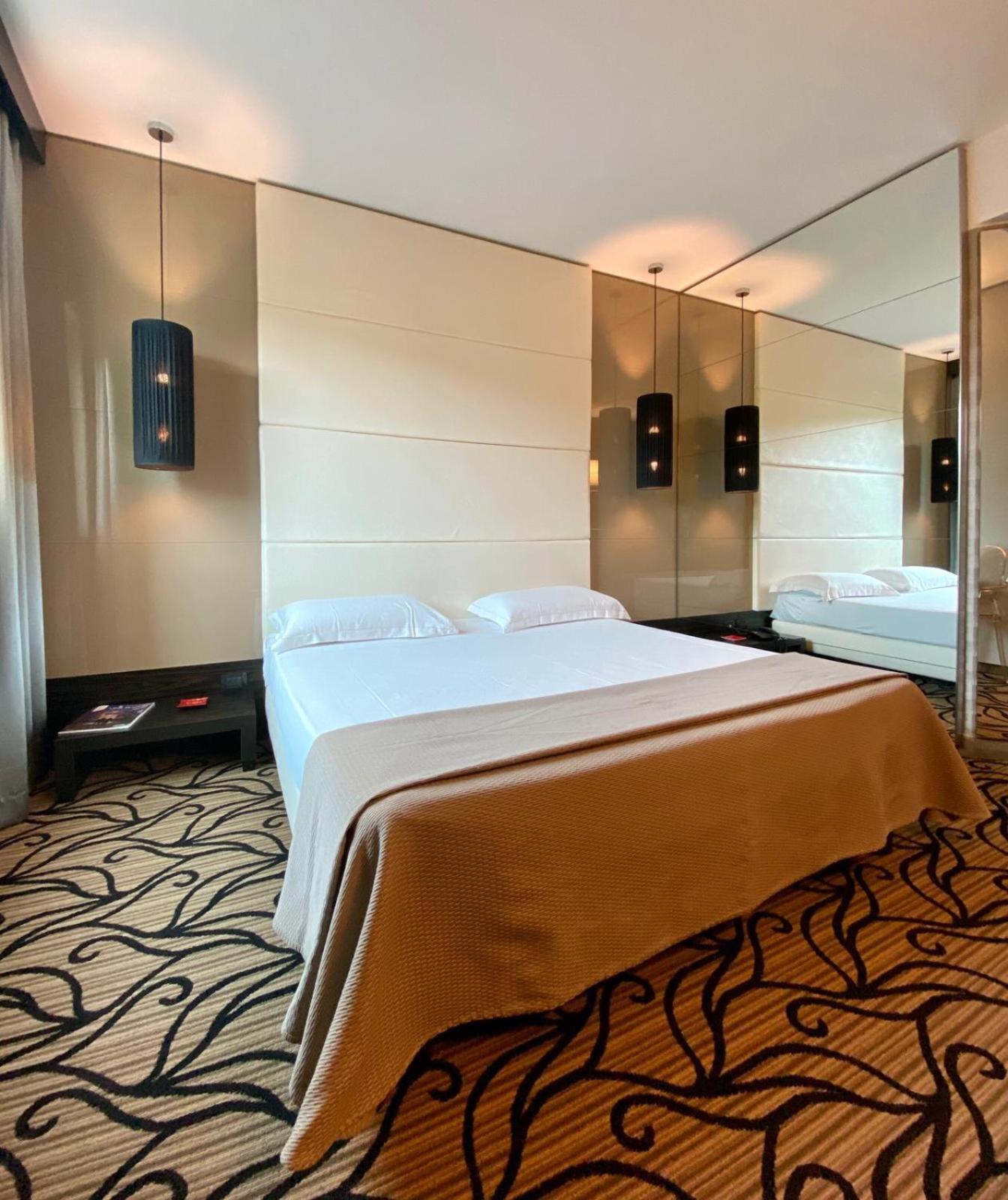 Standard Double Room - Photo 21