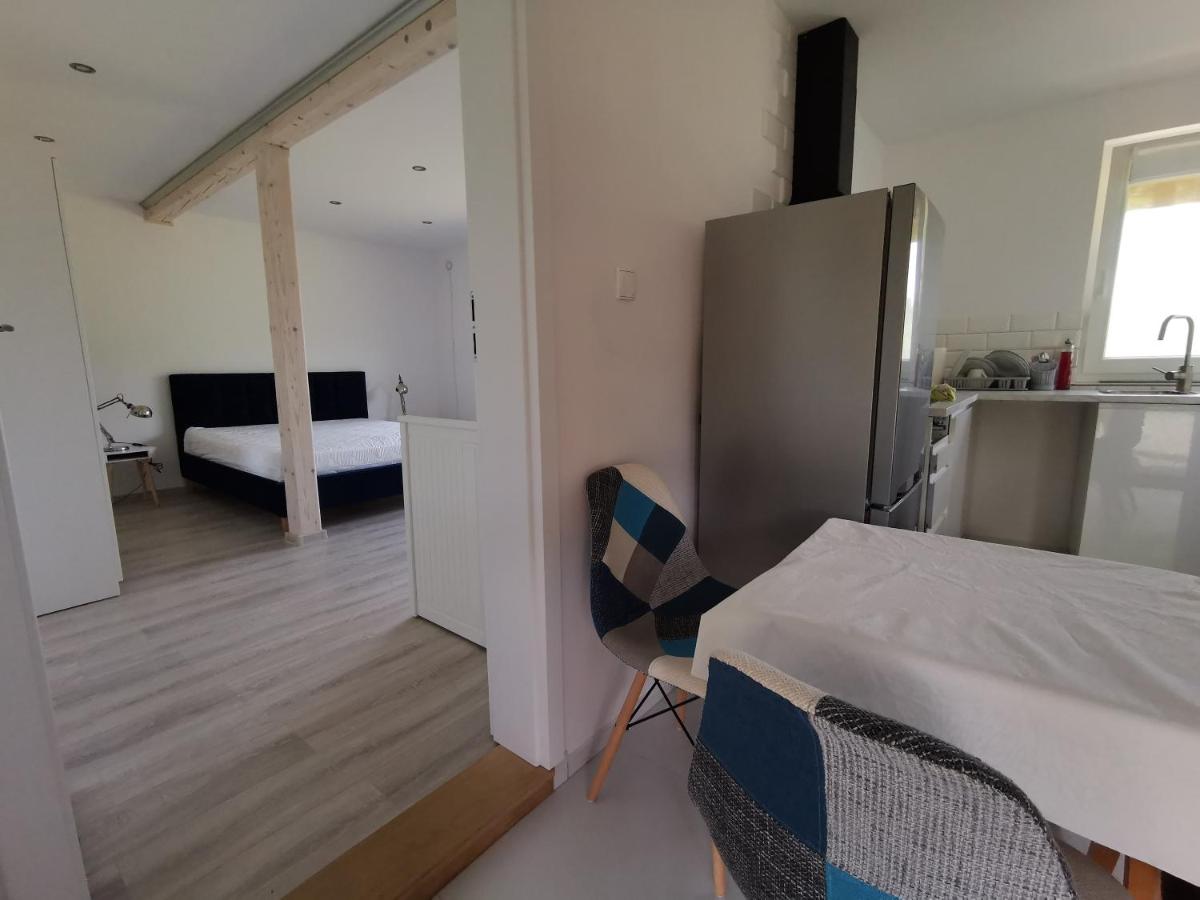 One-Bedroom Apartment - Photo 4