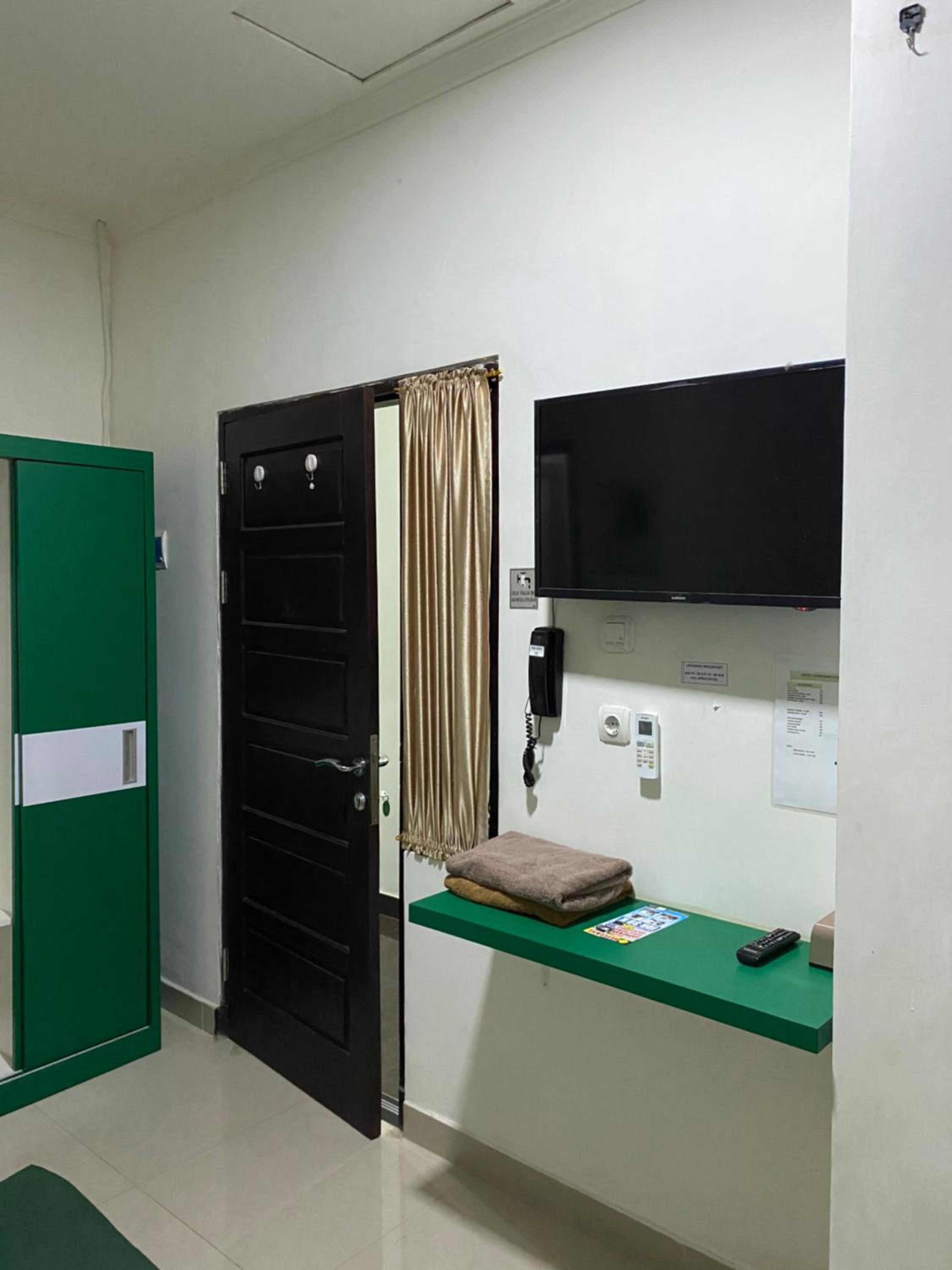 Twin Room - Photo 3