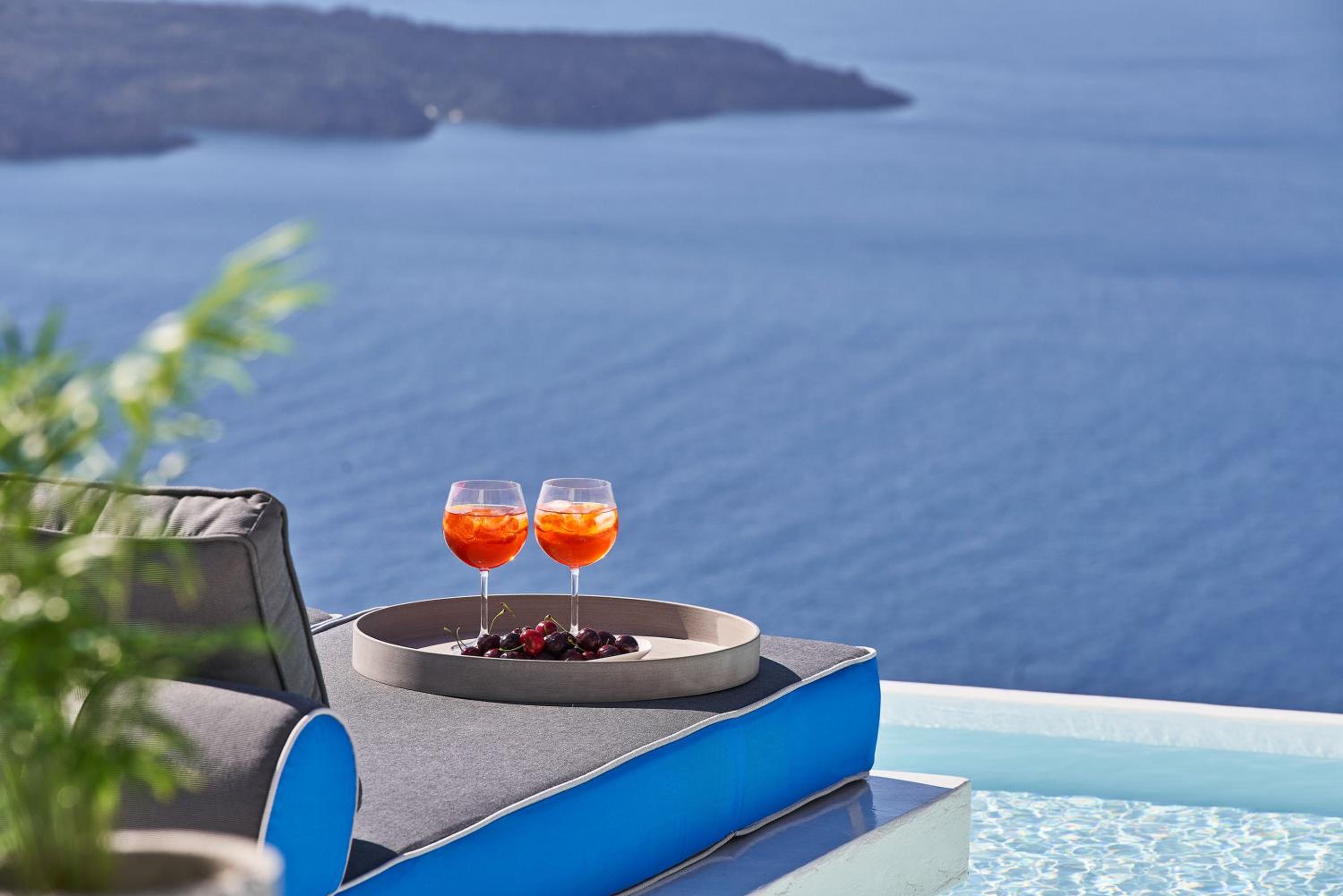 Sugarmoon Suite with Heated Plunge Pool, Infinity Pool, and Caldera View - Photo 29