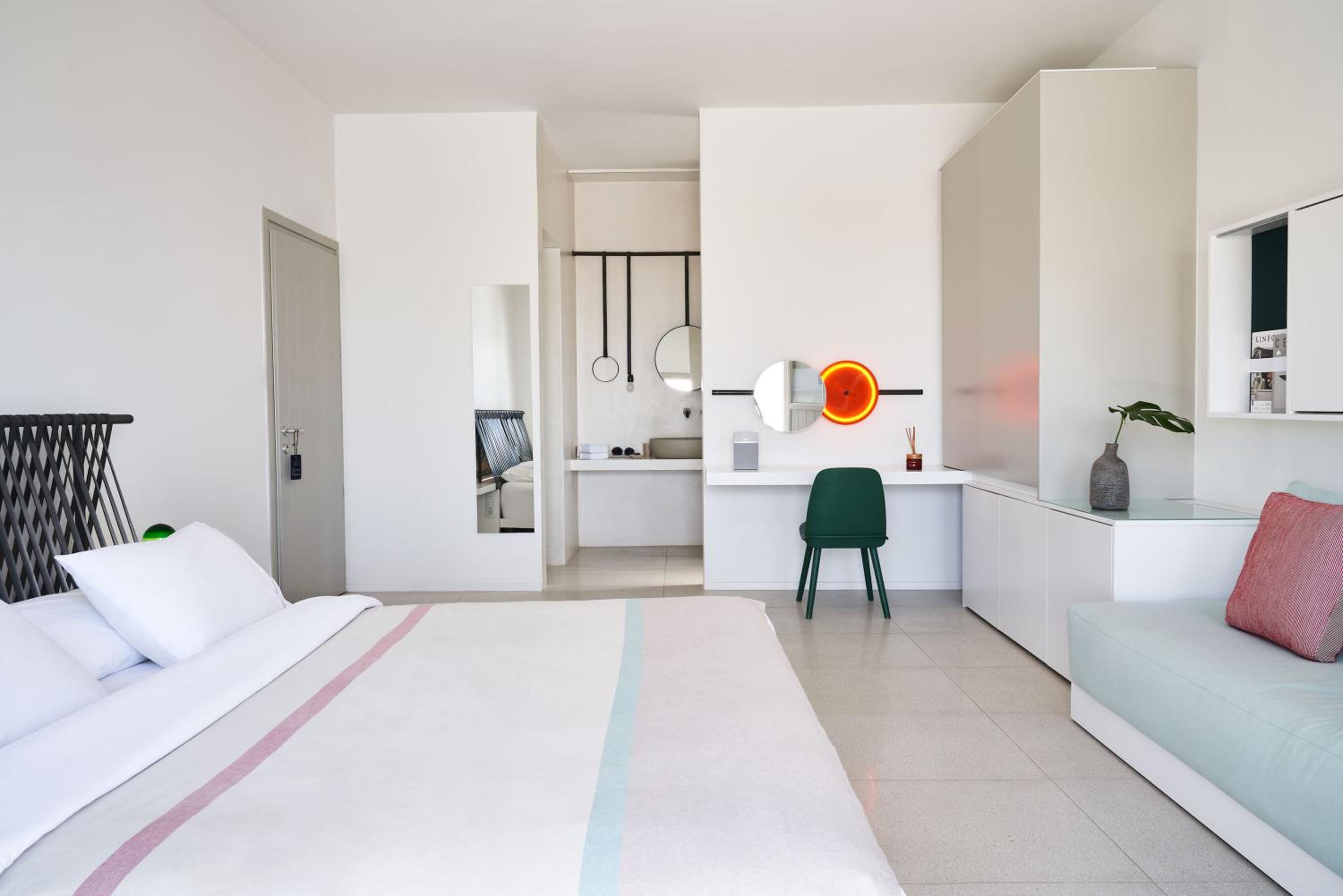 Rubi Suite with Heated Plunge Pool and Caldera View photo 1