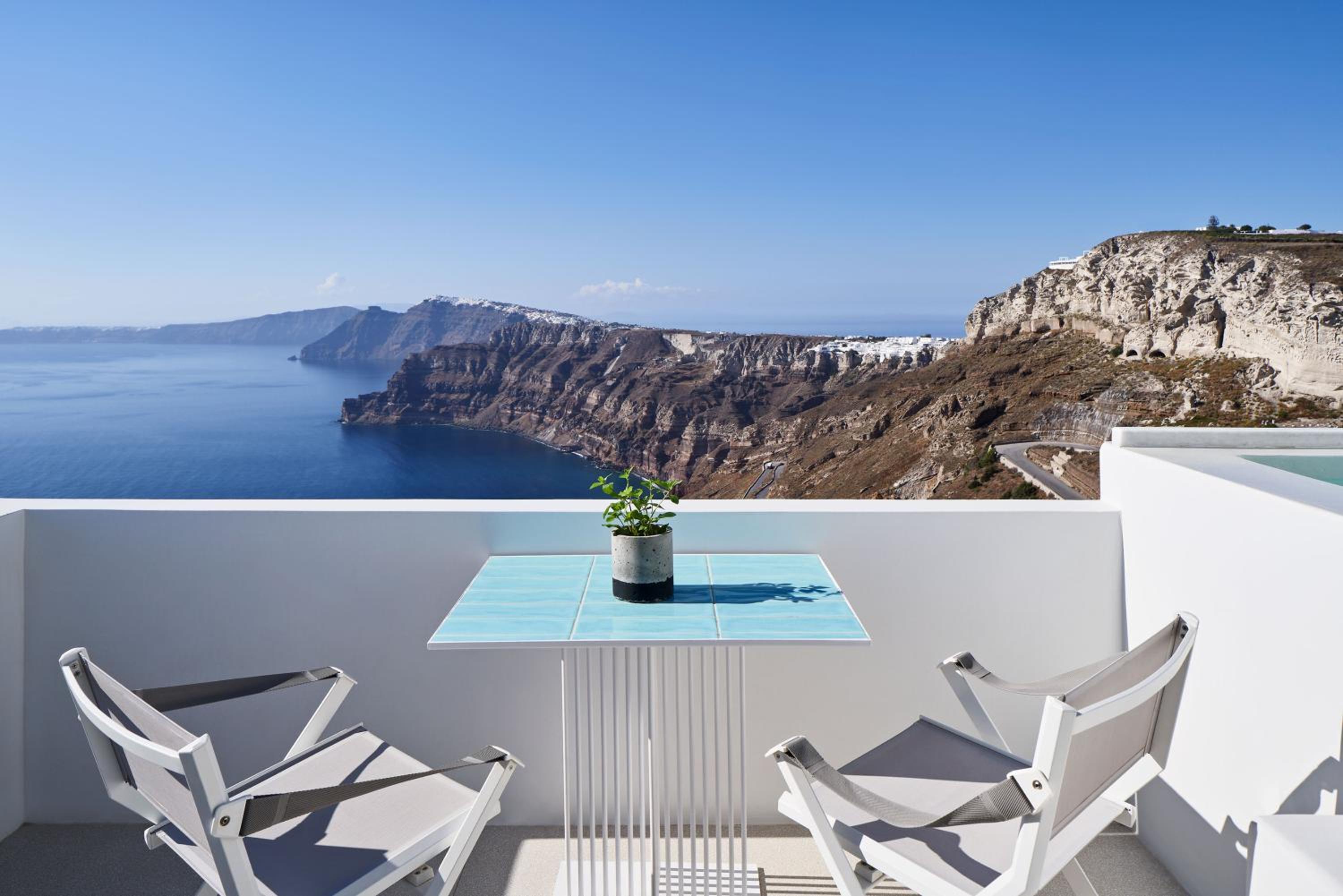 Panoramic View Suite with Heated Plunge Pool and Caldera View - Photo 6
