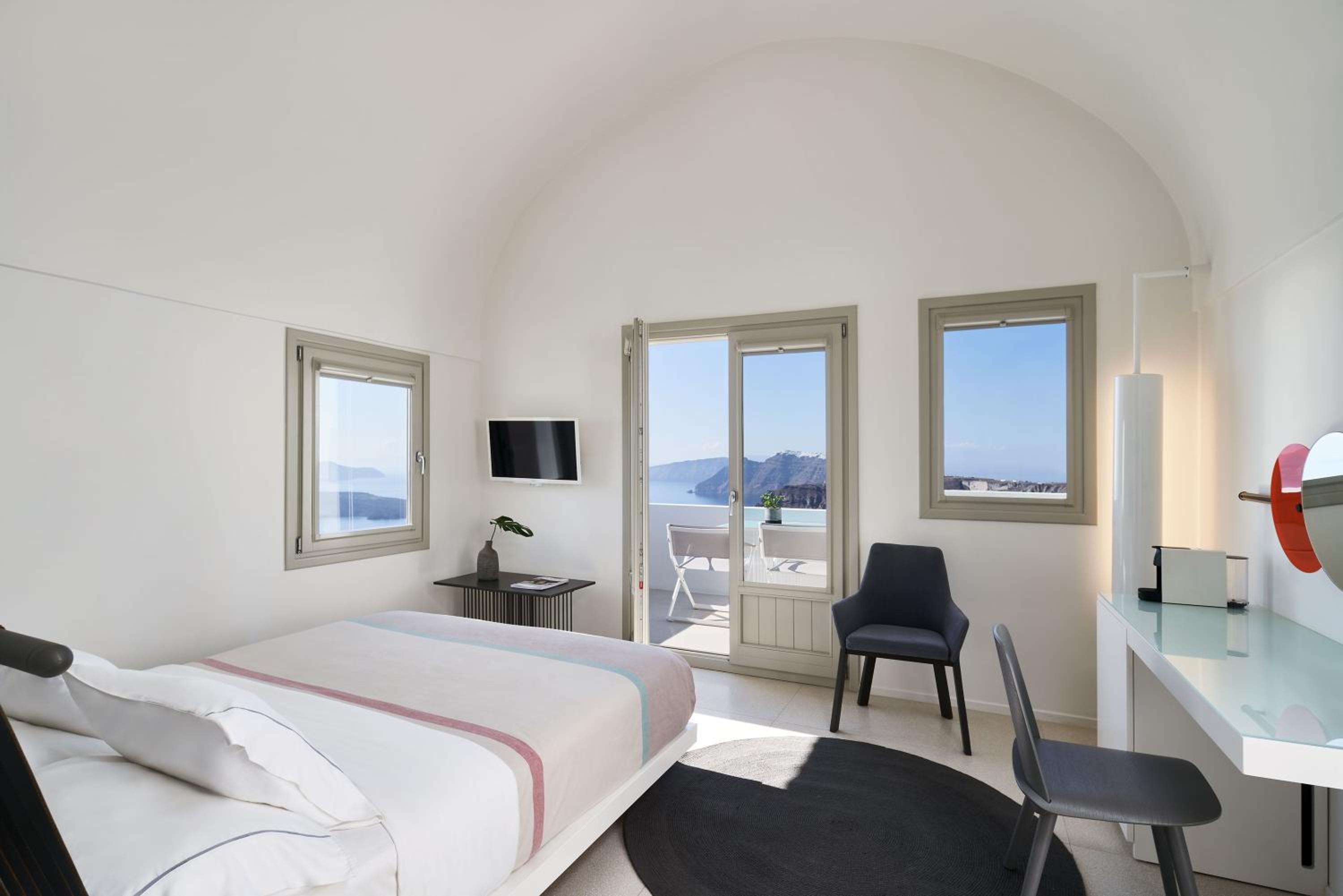 Panoramic View Suite with Heated Plunge Pool and Caldera View - Photo 1