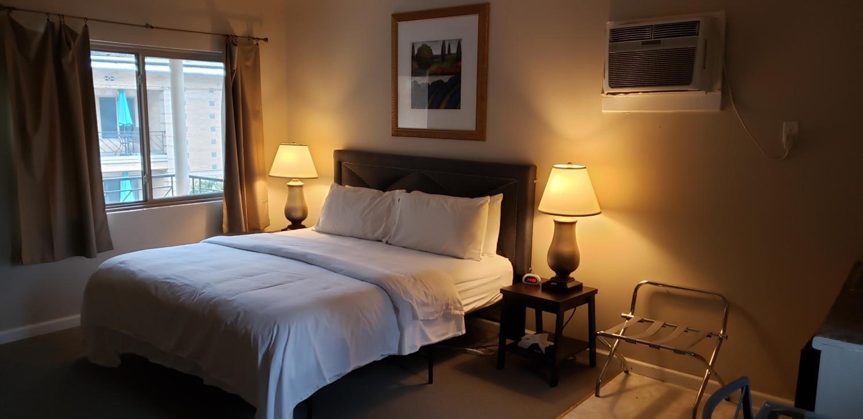 Deluxe King Suite photo 1