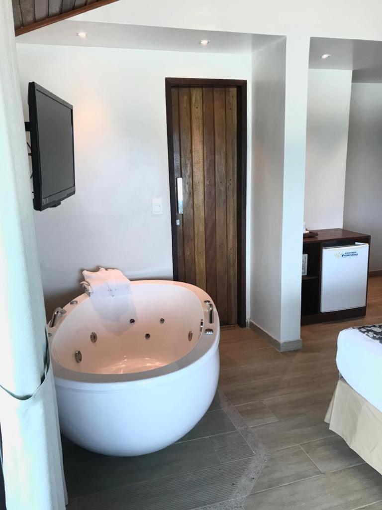 Panoramic Suite with Spa Bath and Sea View photo 3