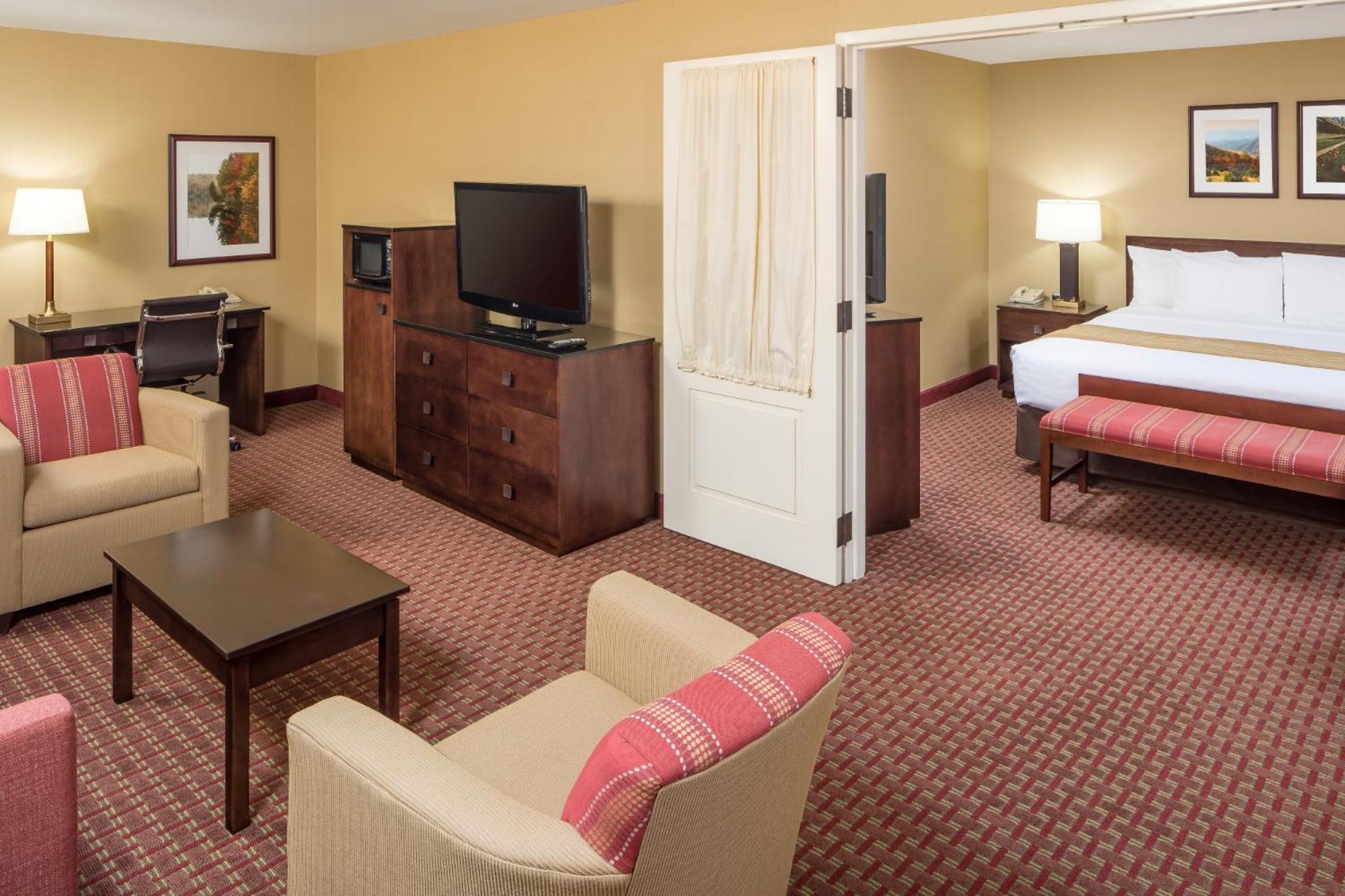 King Suite - Accessible/Non-Smoking - Photo 1