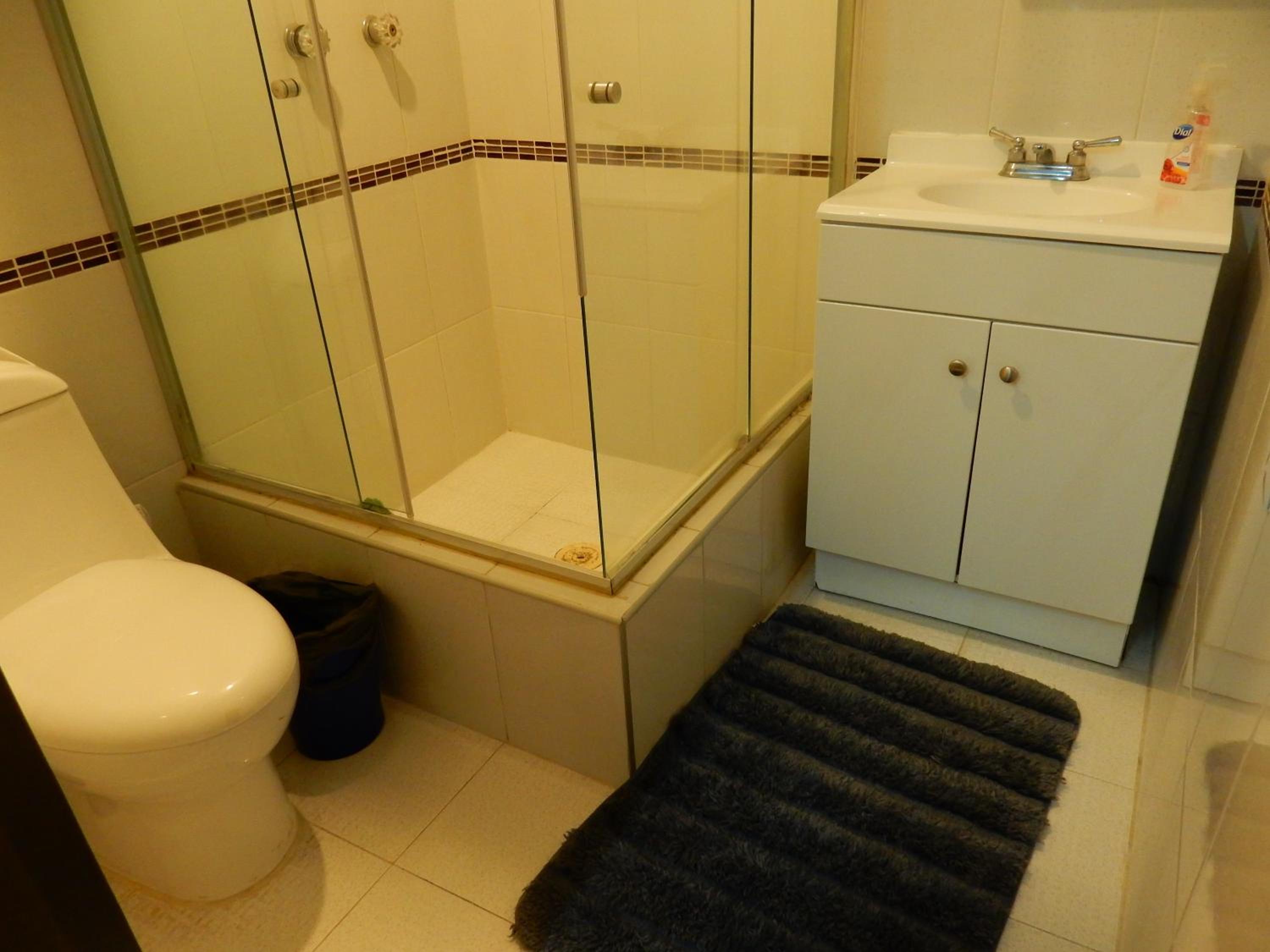 Quadruple Room with Private Bathroom - Photo 4
