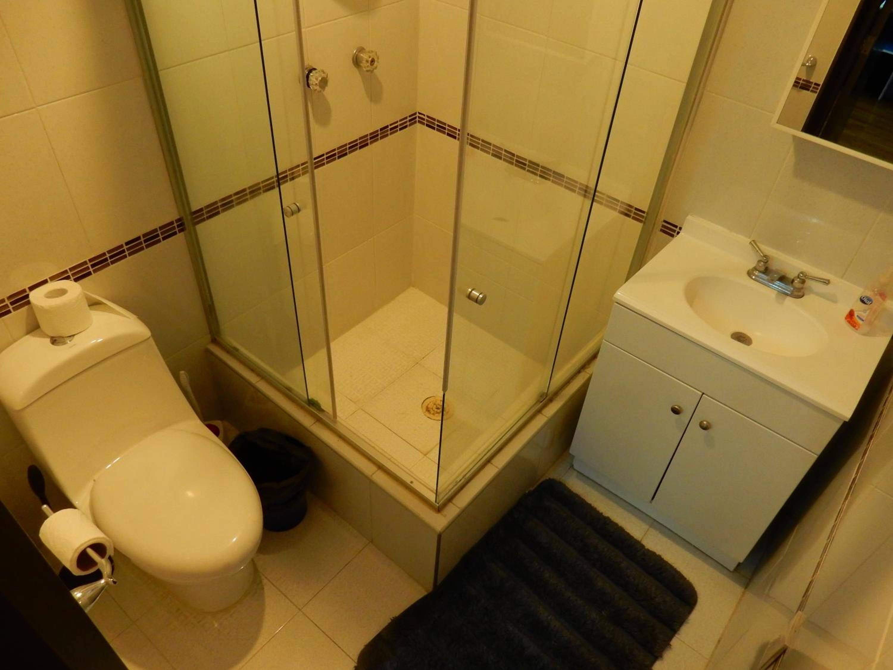 Quadruple Room with Private Bathroom - Photo 5