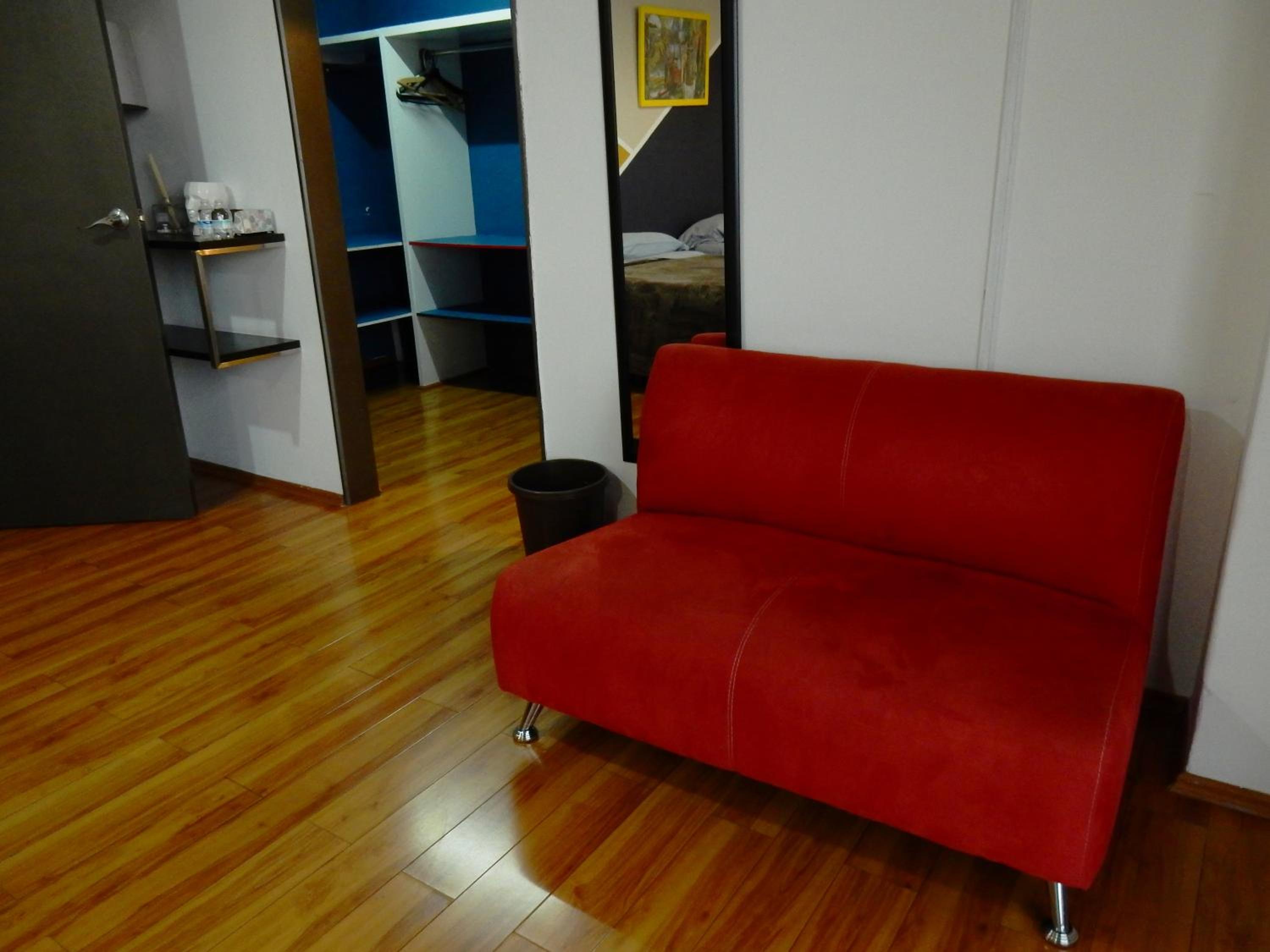 Quadruple Room with Private Bathroom - Photo 6