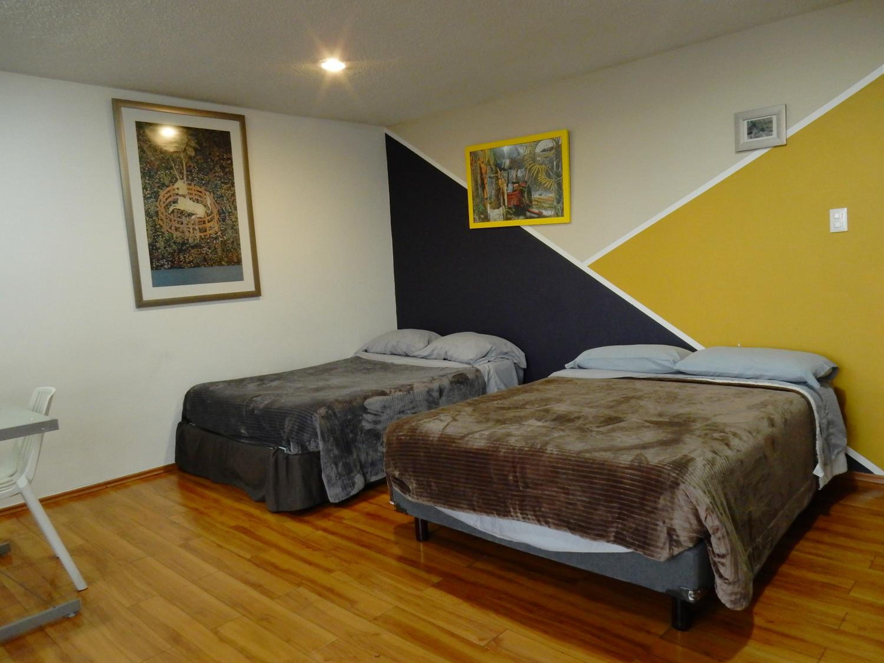 Quadruple Room with Private Bathroom - Photo 7