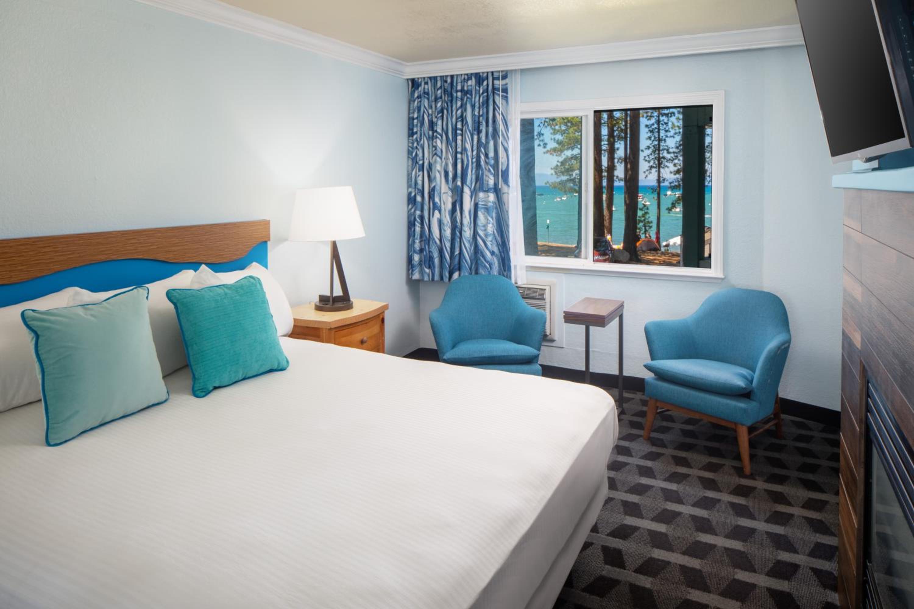 King Room With Partial Lake View