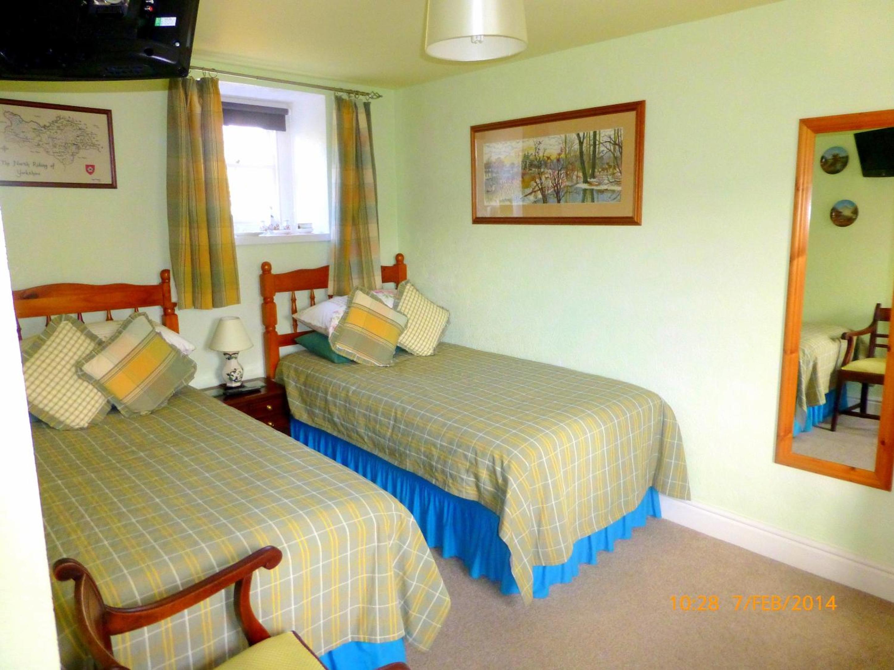 Twin Room with Private Bathroom photo 3