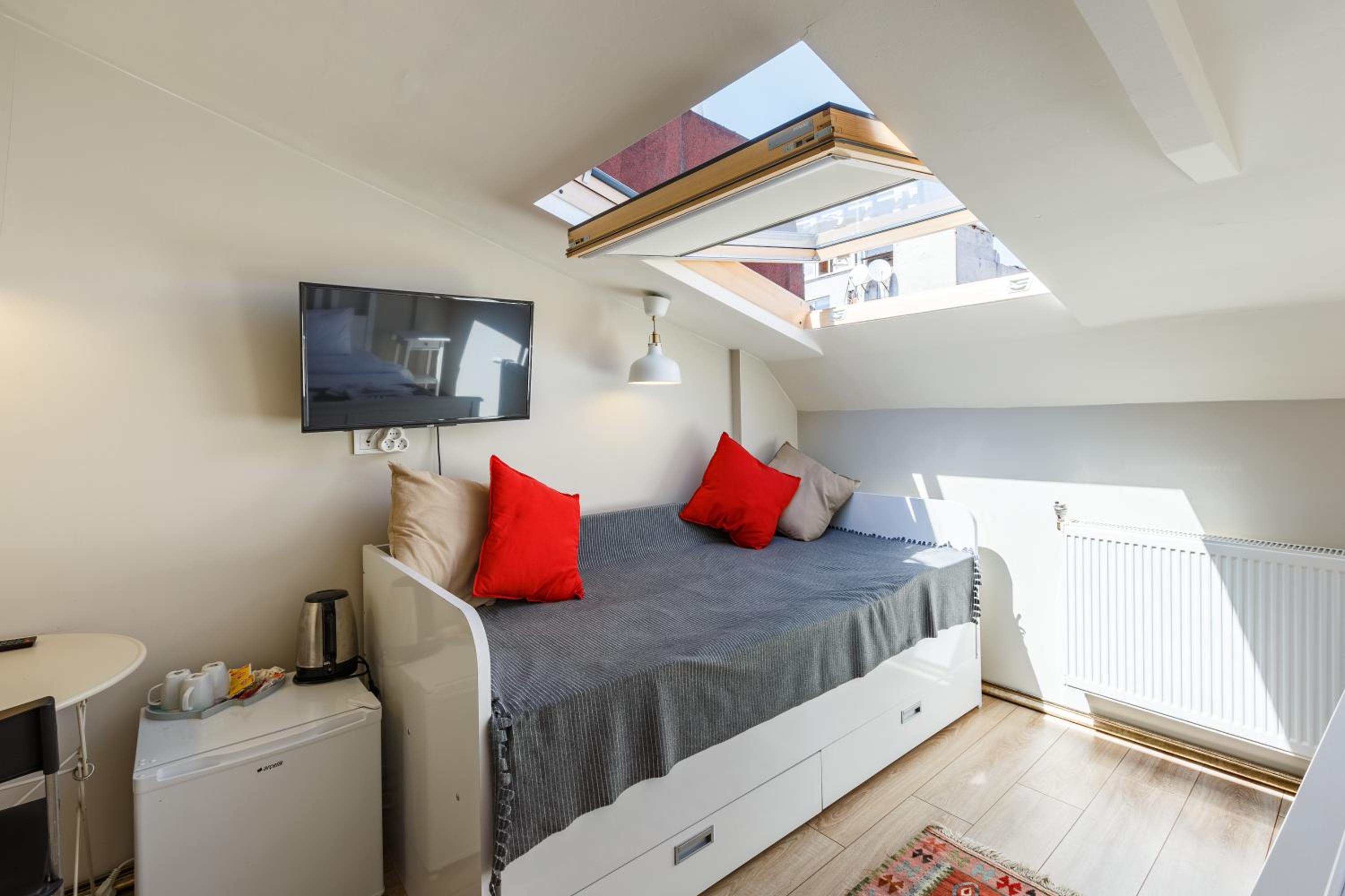 Economy Triple Room photo 1