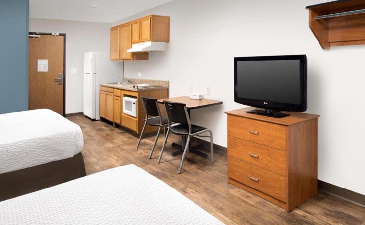 Double Room with Two Double Beds - Accessible/Non-Smoking photo 1