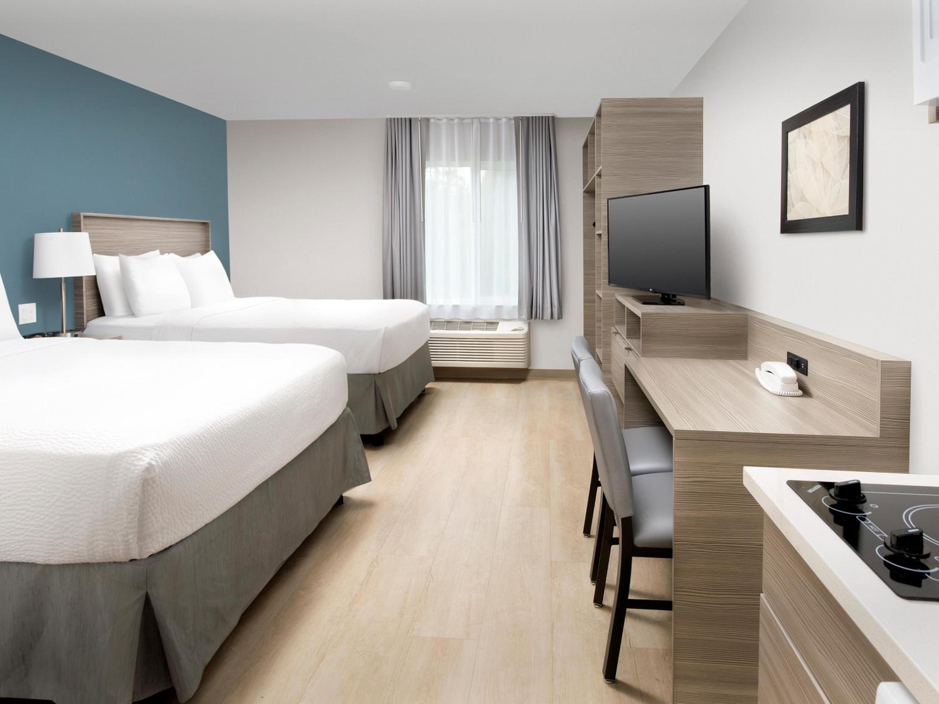 Standard Queen Room with Two Queen Beds - Non-Smoking photo 3