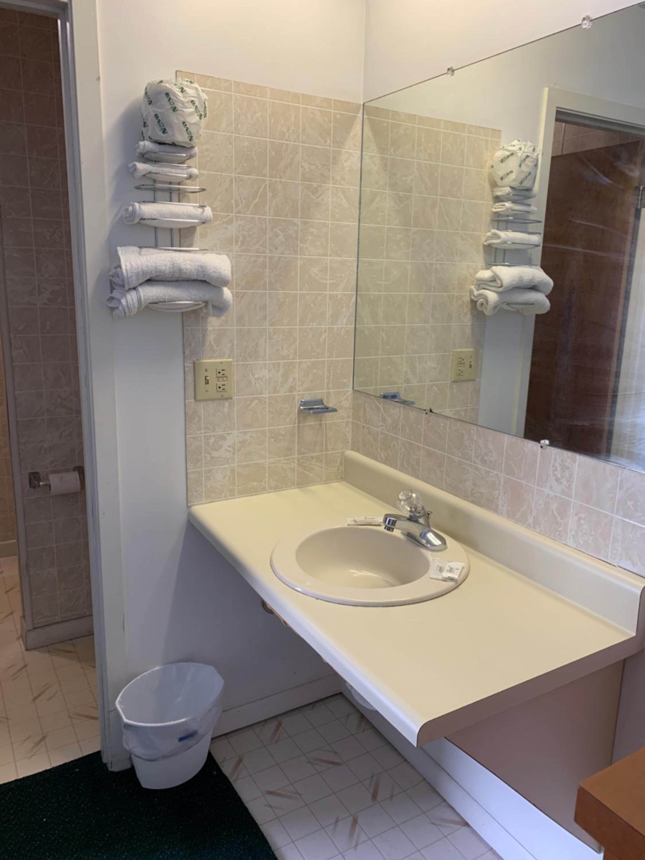 Queen Room (Non Smoking) - Photo 4