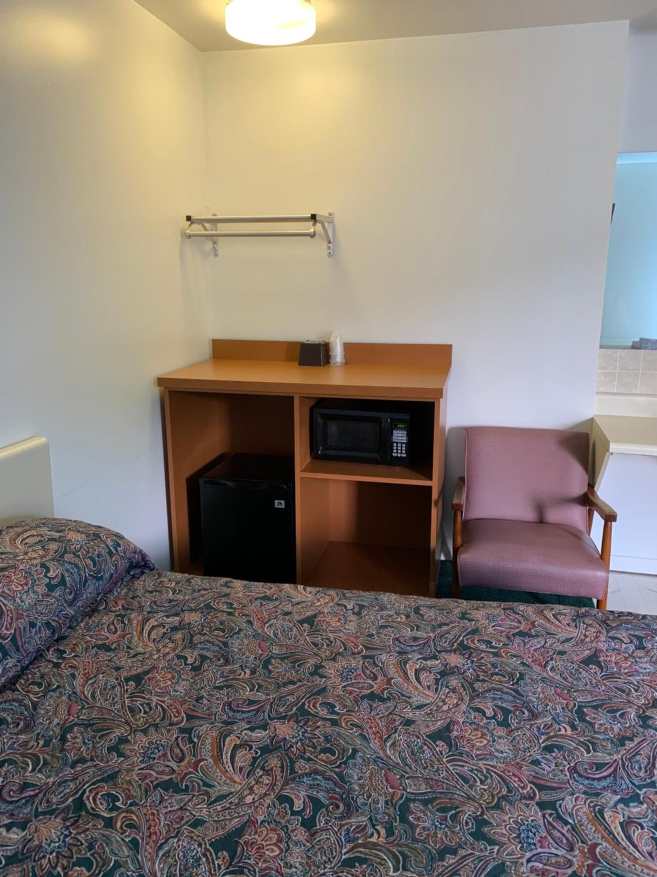 Queen Room (Non Smoking) - Photo 8