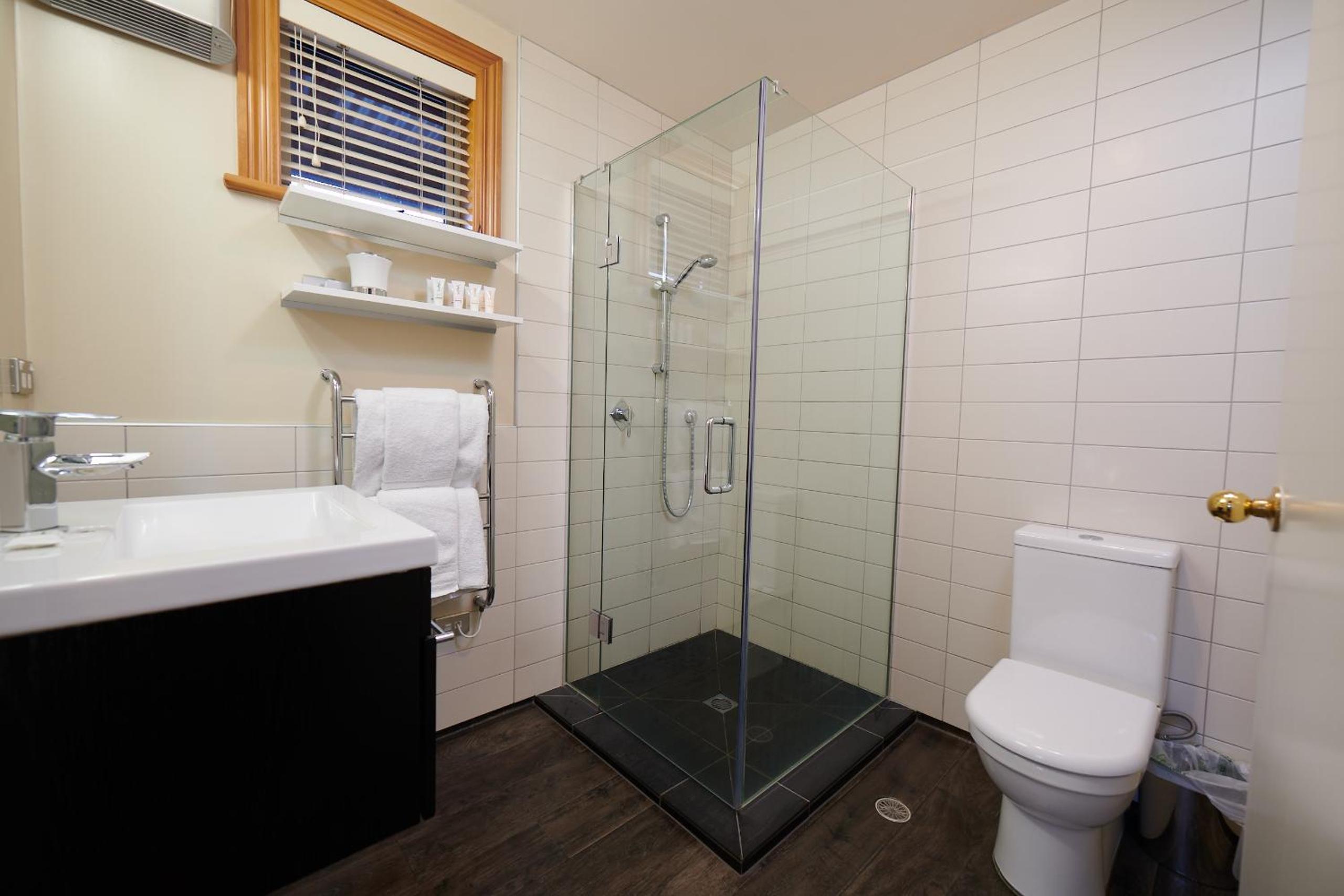 Oasis Rooms - Photo 9