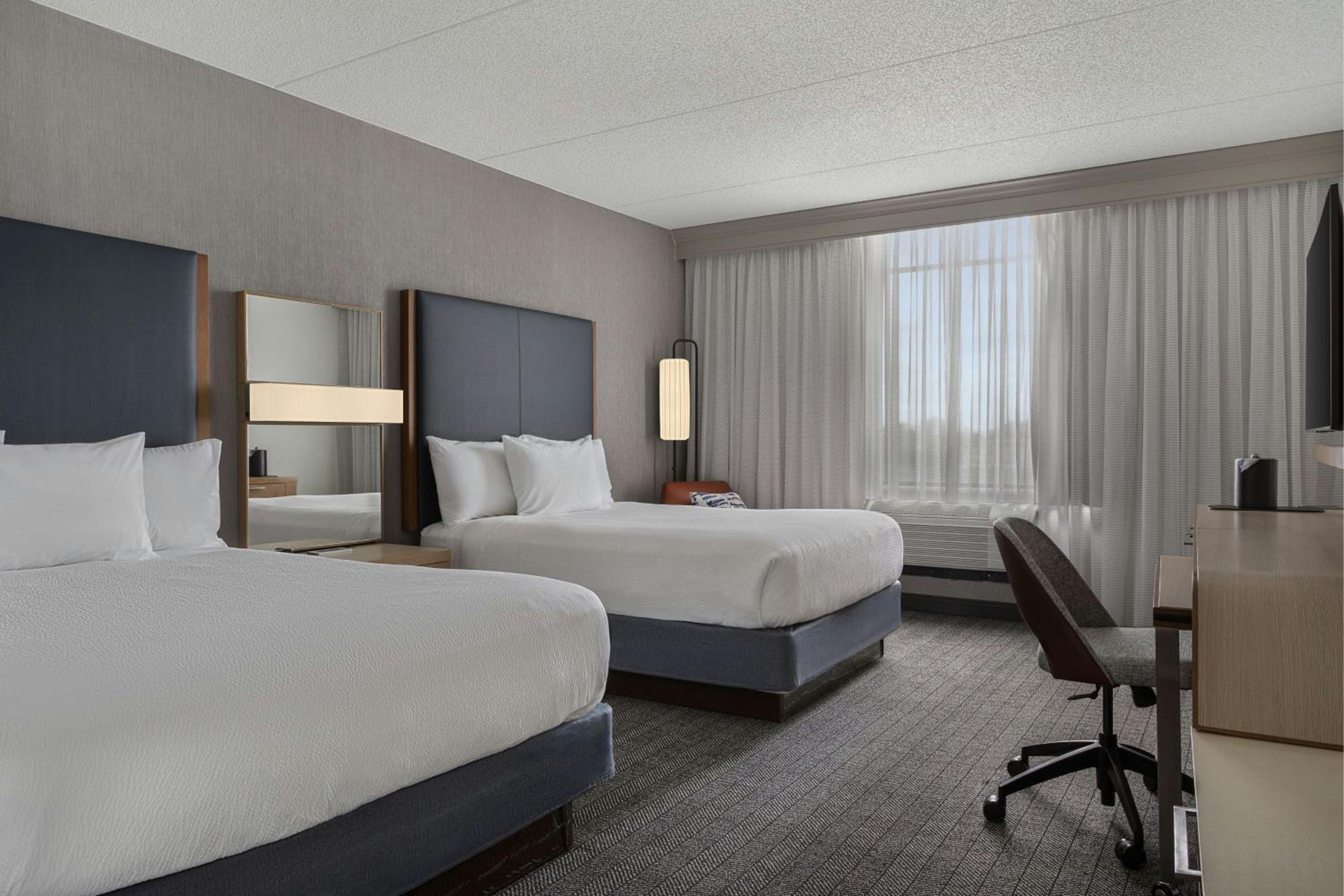 Queen Room with Two Queen Beds and Bathtub - Mobility Access/Hearing Accessible