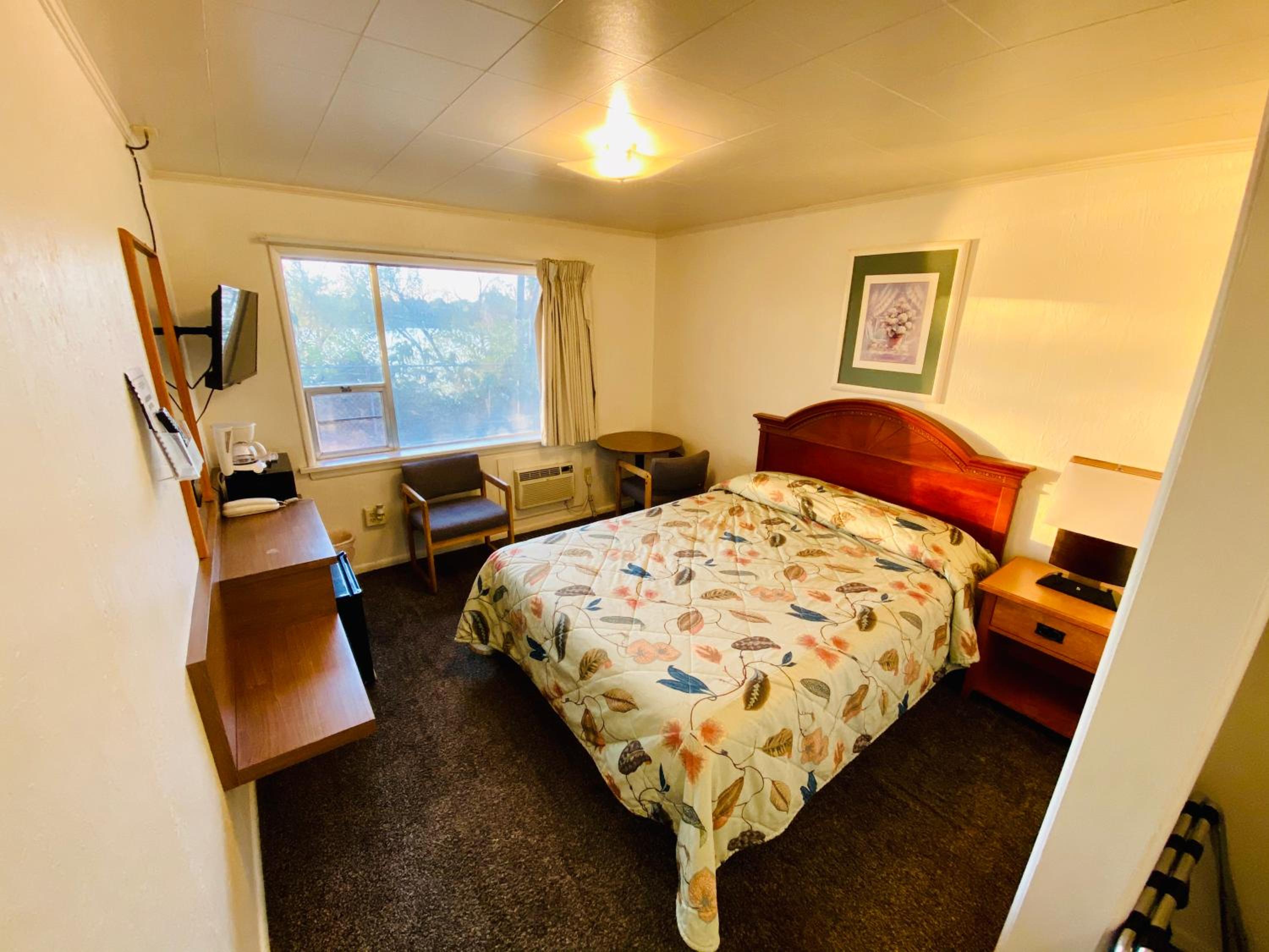 Queen Room photo 1