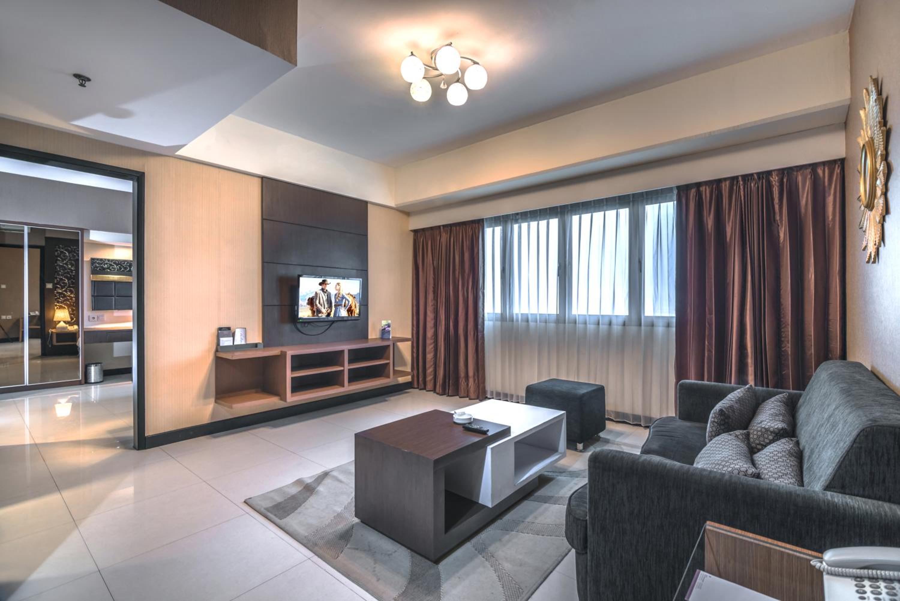 Deluxe One-Bedroom Apartment - Suite A photo 3