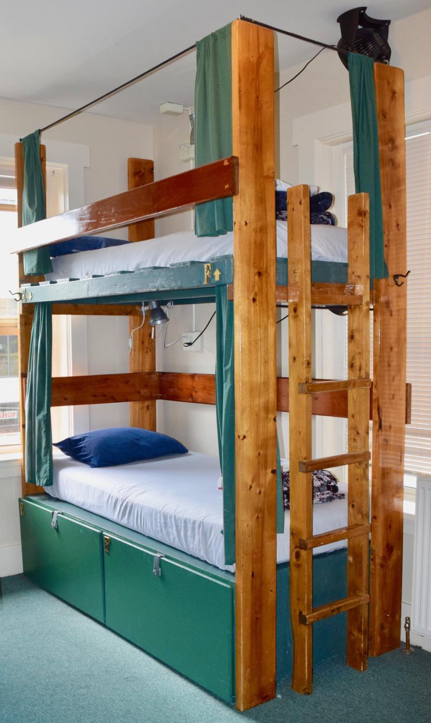 Bunk Bed in 6-Bed Female Dormitory Room photo 3