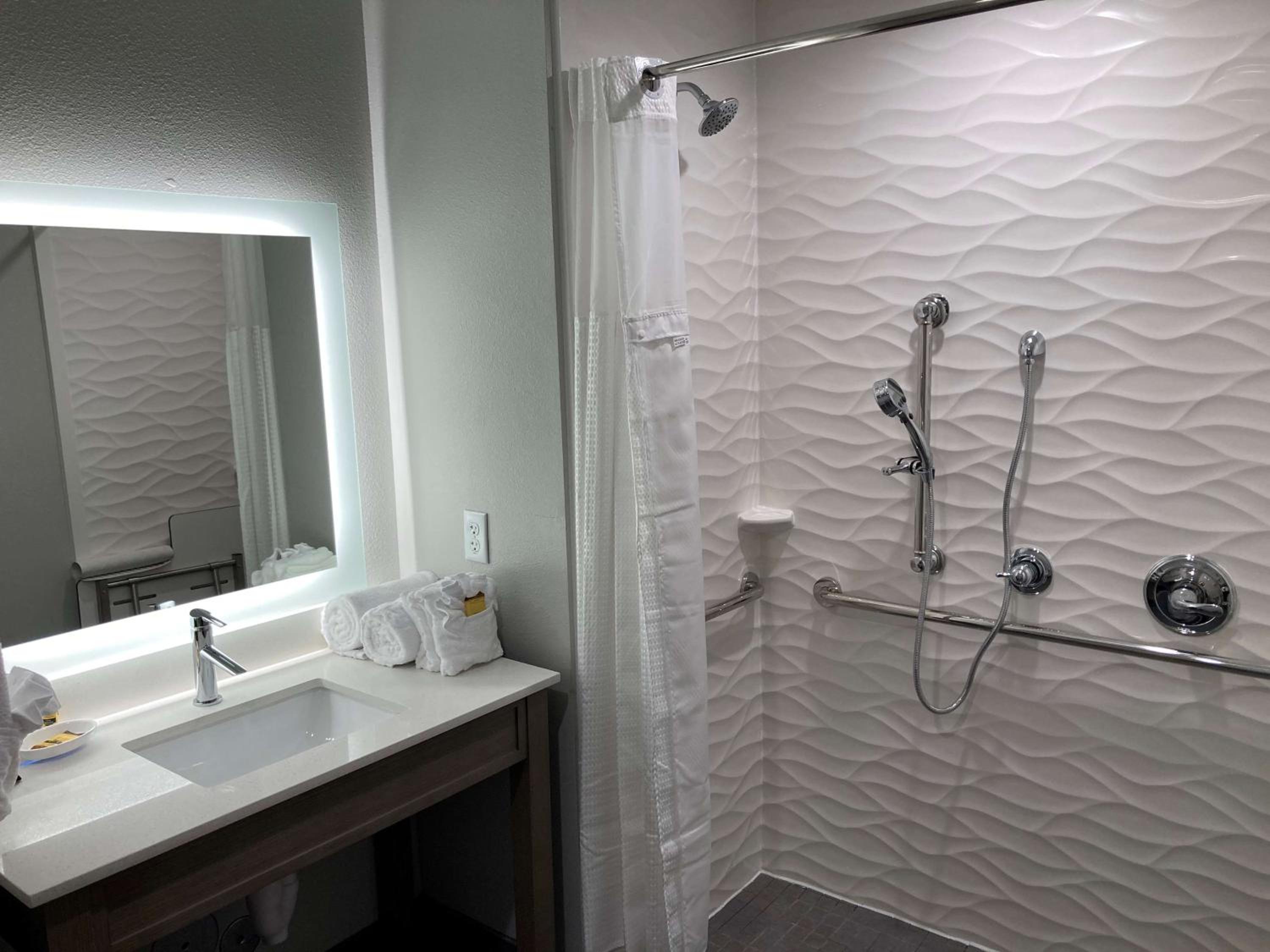 King Room - Disability Access - Photo 4