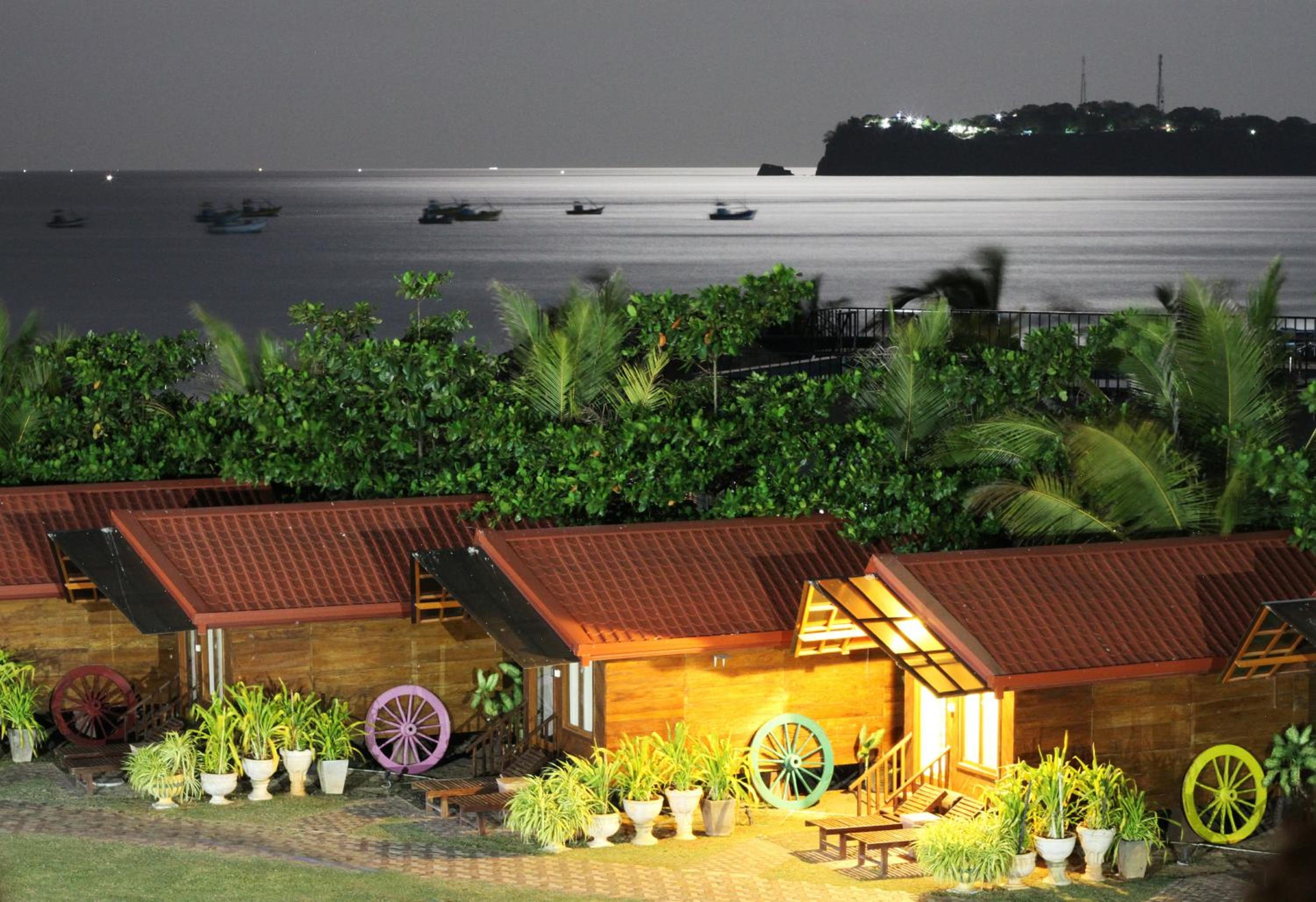 Small Deluxe Wheel Cabana with Sea View photo 2