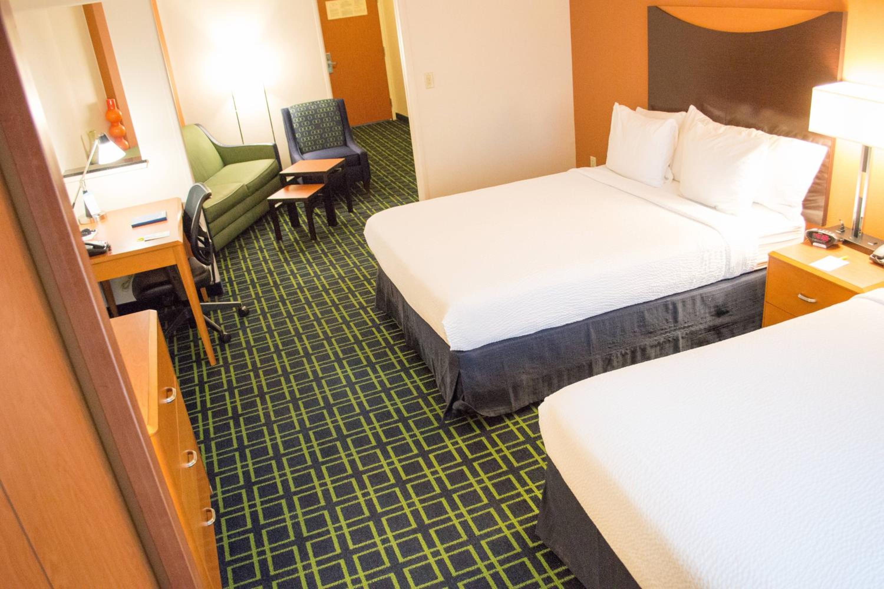Studio with Two Queen Beds, Transfer Shower and Sofa Bed - Mobility Access/Hearing Accessible