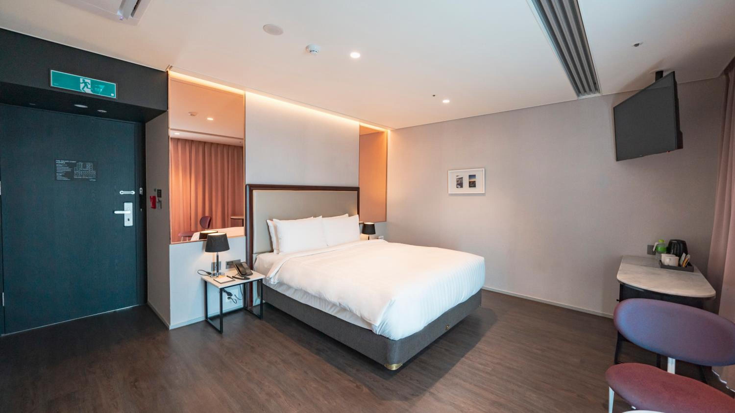Deluxe Double Room with Partial Ocean View - Photo 7