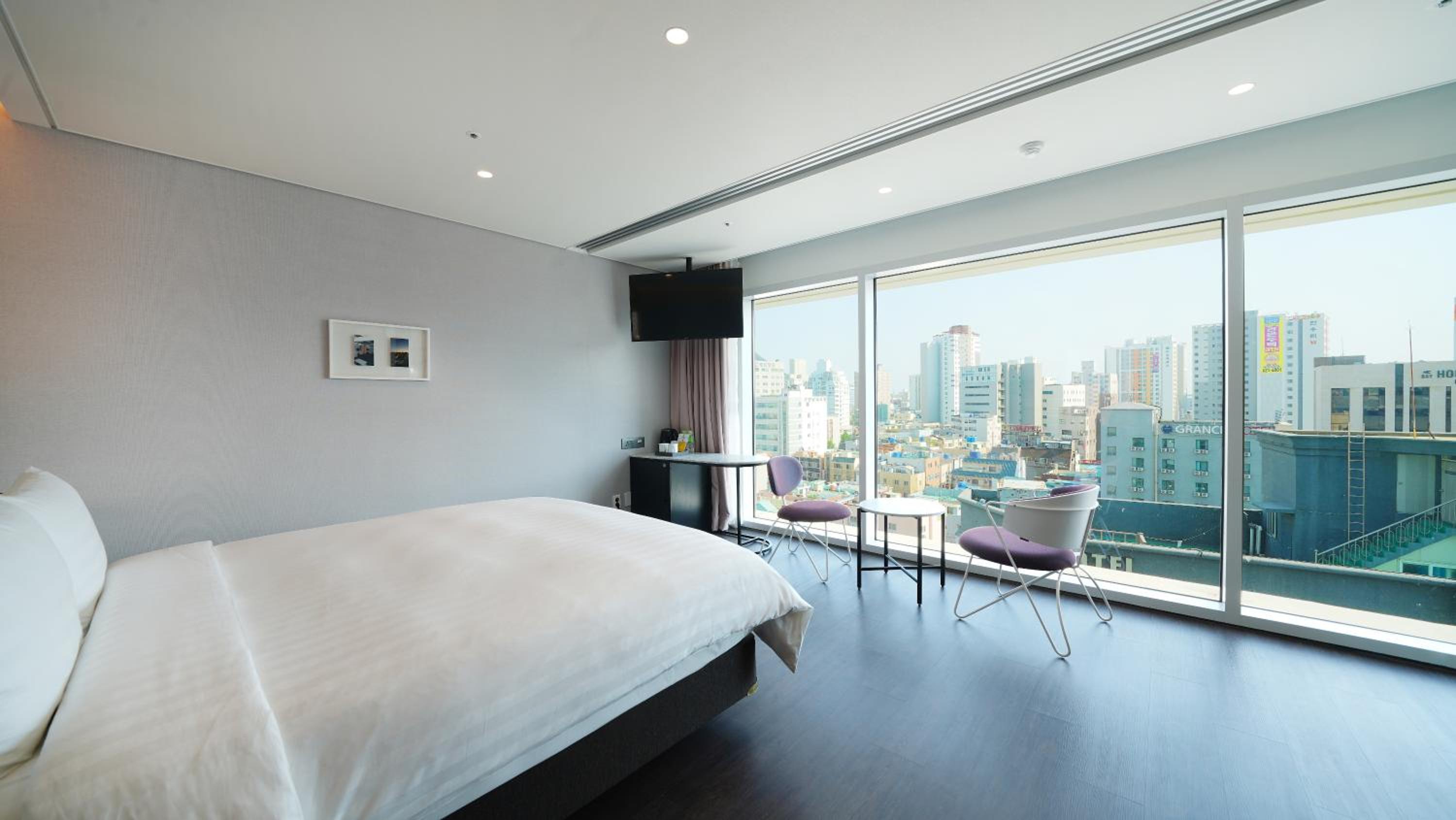 Standard Double Room with City View - Photo 1