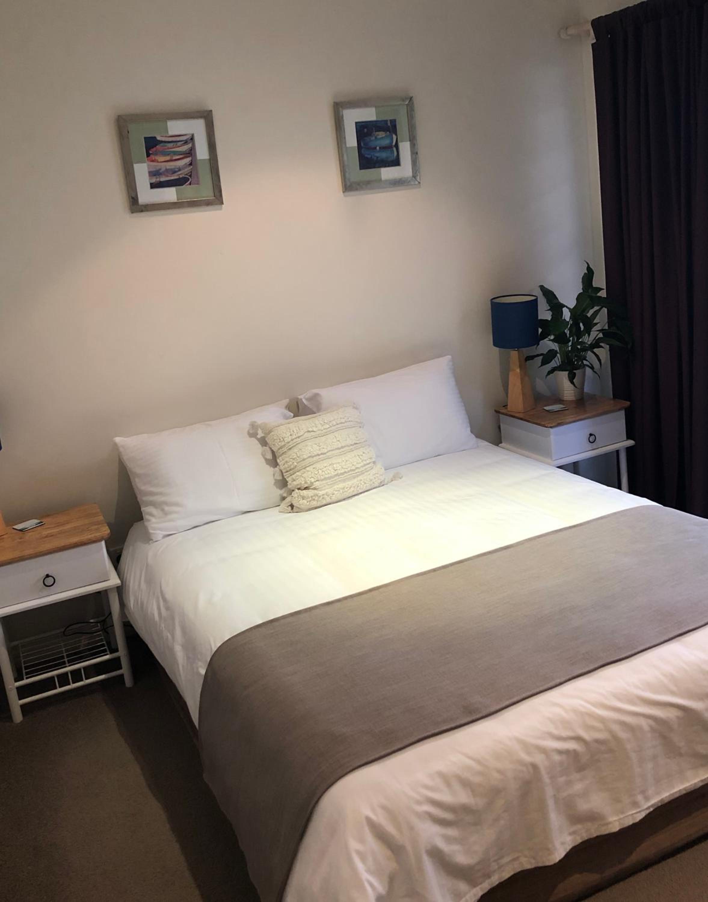 Queen Room photo 2