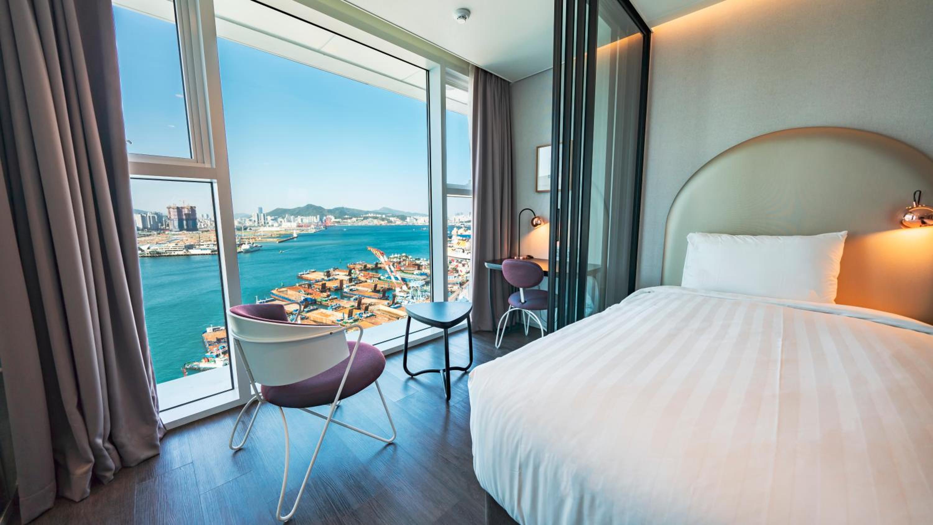 Standard Twin Room with Ocean View - Photo 7