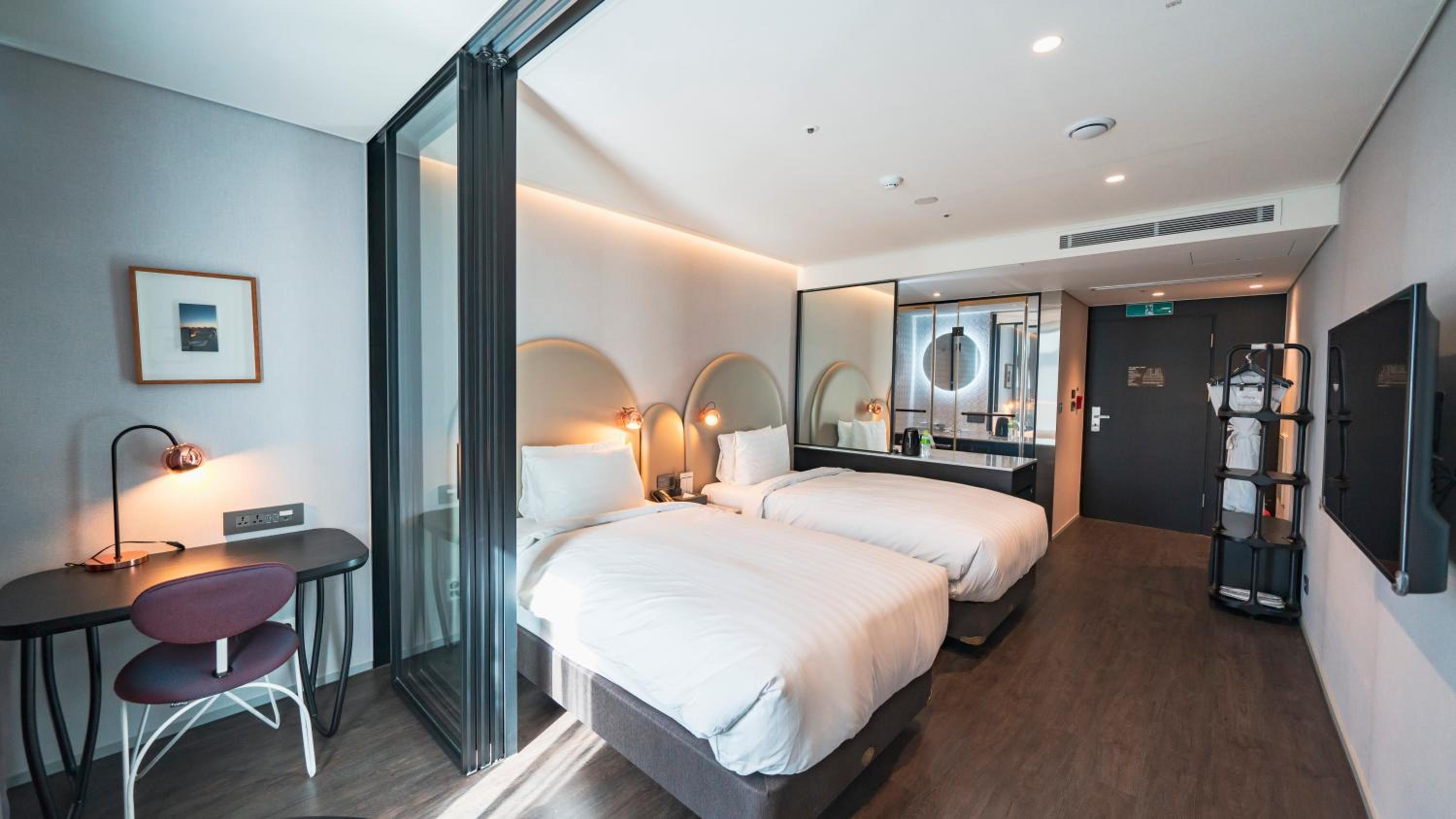 Standard Twin Room with Ocean View - Photo 4