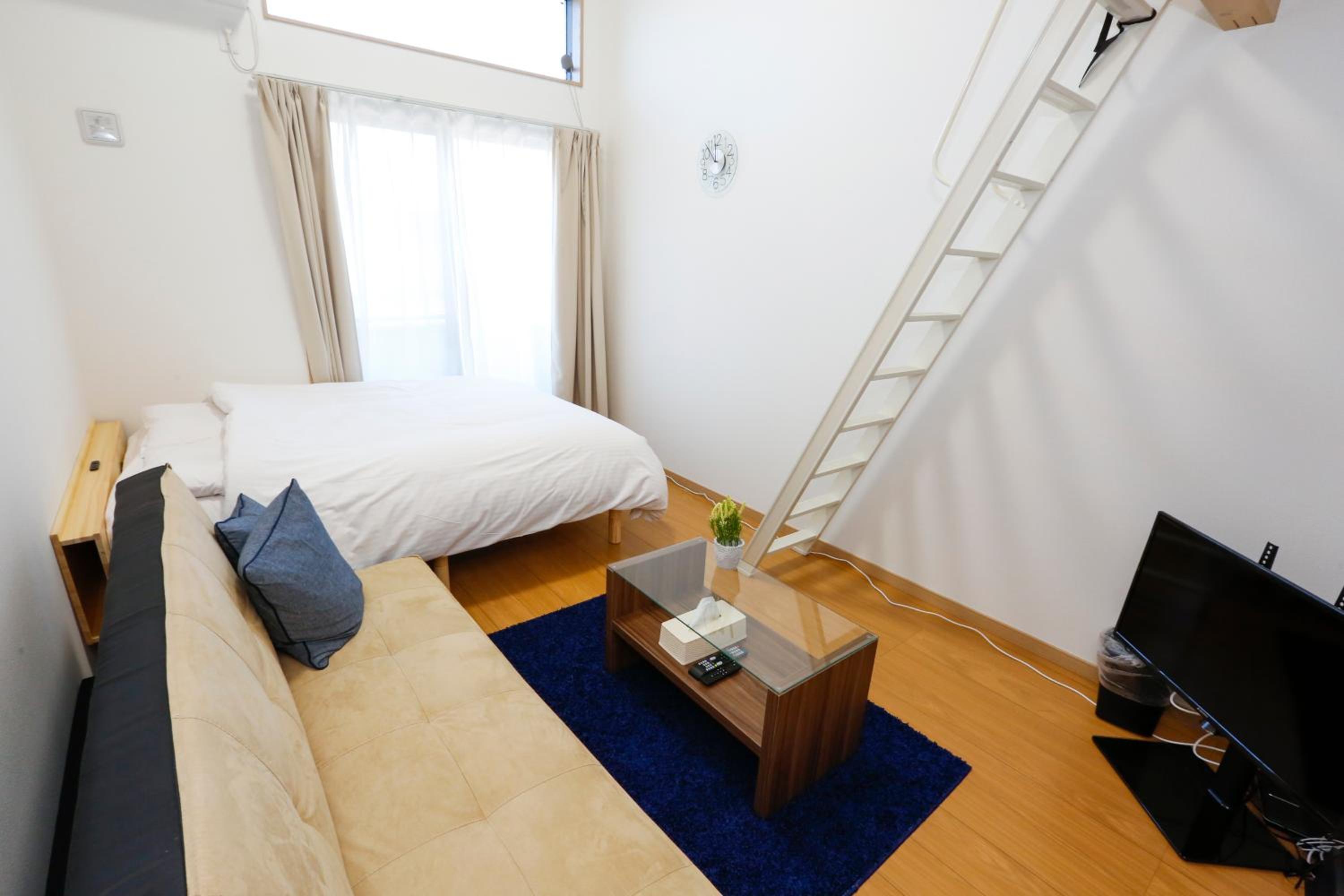One-Bedroom Apartment photo 1
