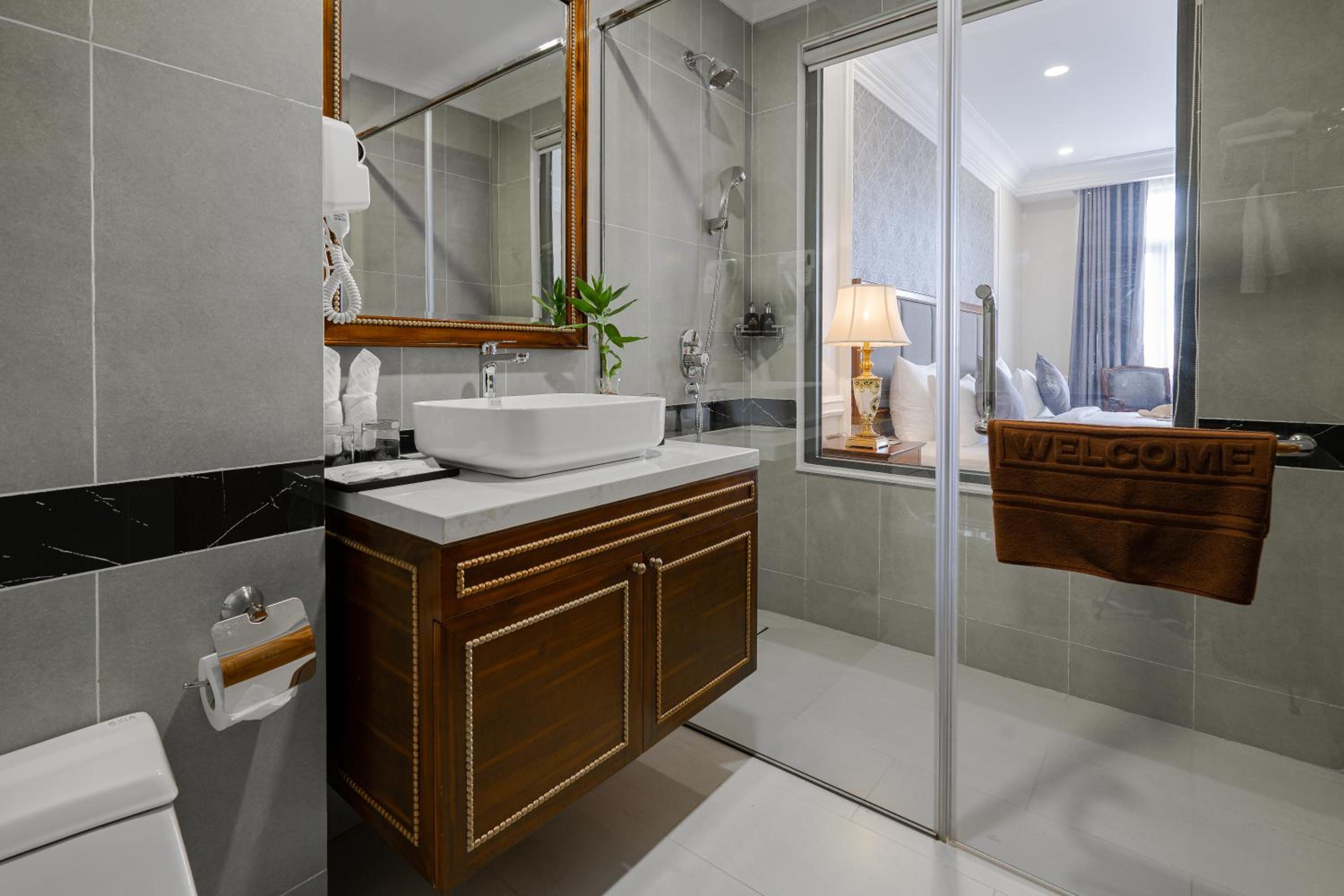 Premier Room with Sea View - Photo 3
