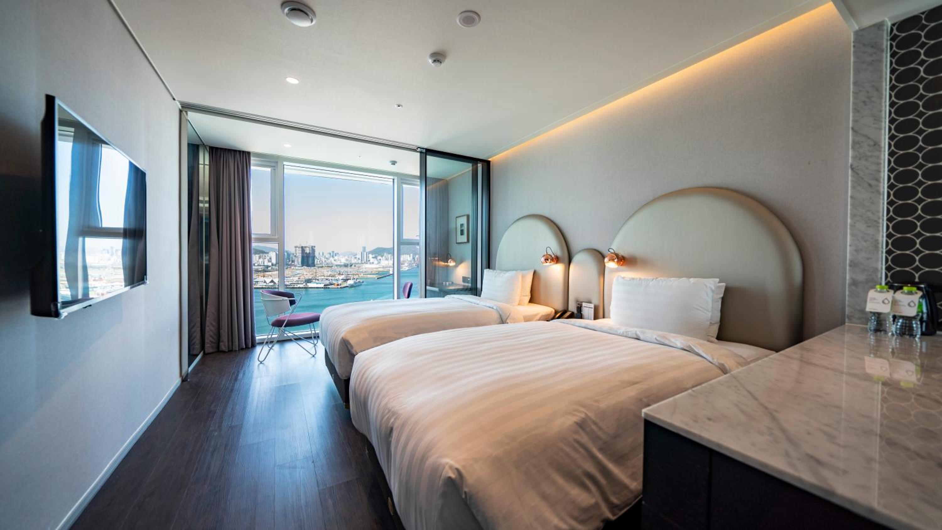Deluxe Twin Room with Ocean View   - Photo 1