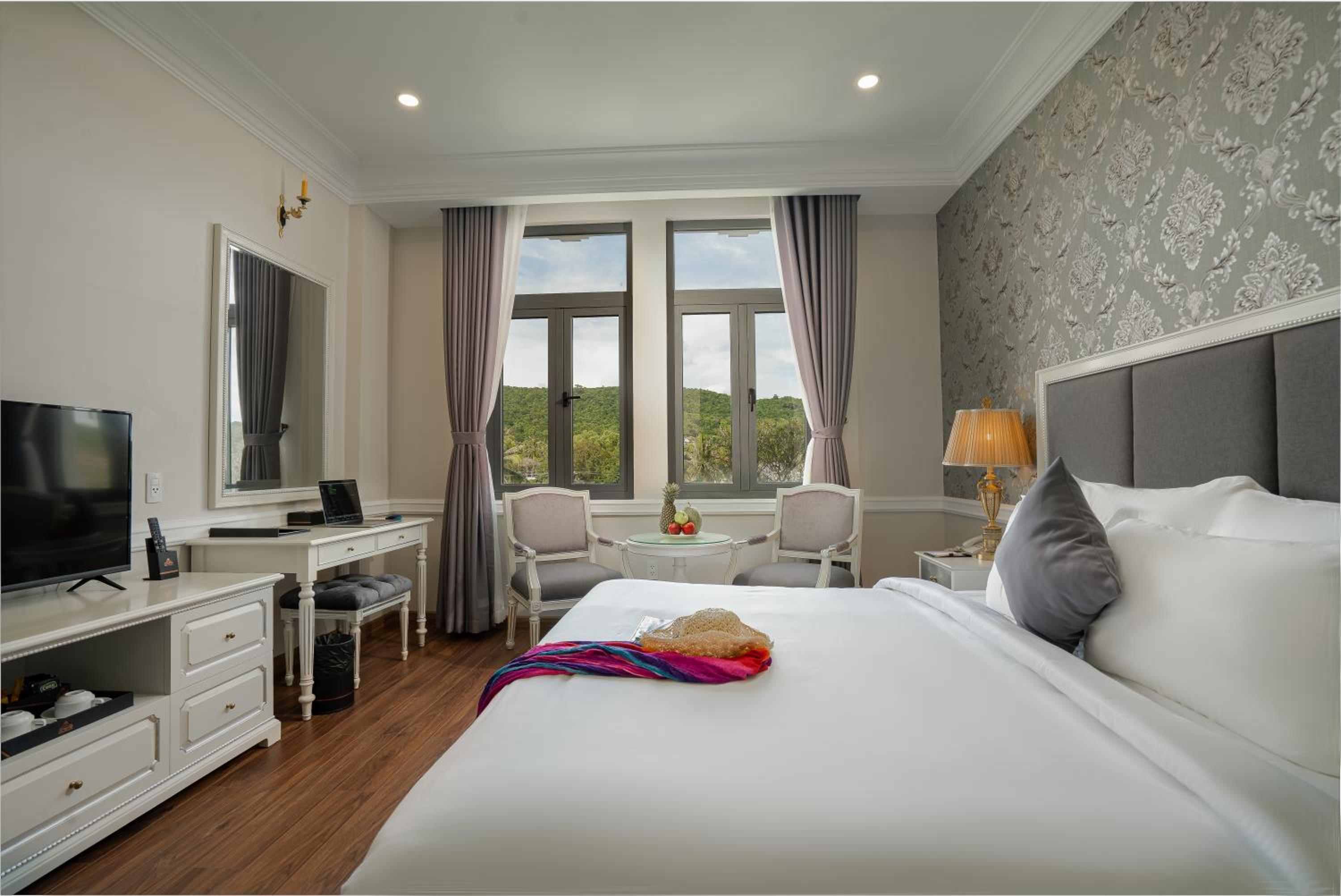 Deluxe Room with City View - Photo 2