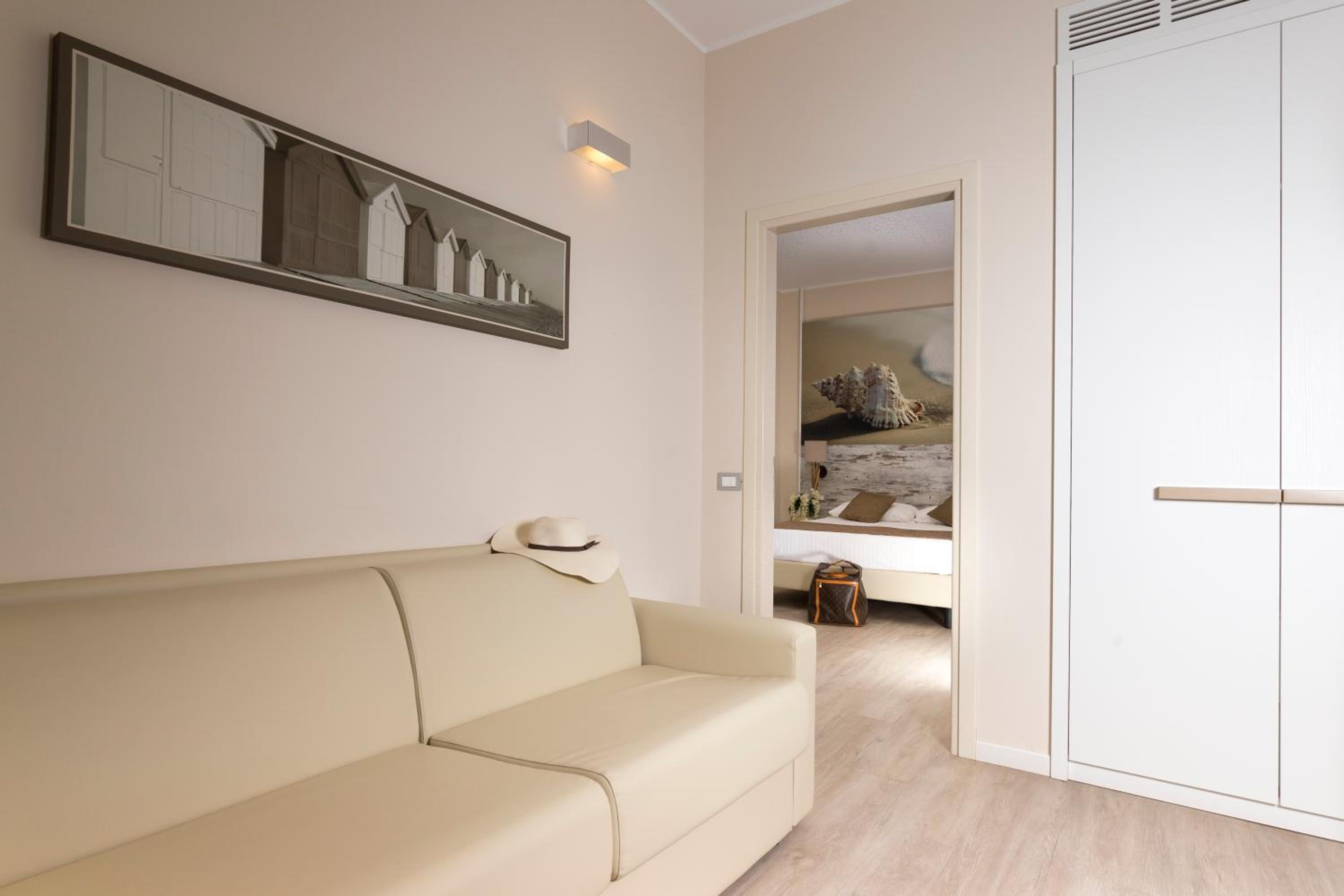 Junior Suite with Sea View - Photo 12