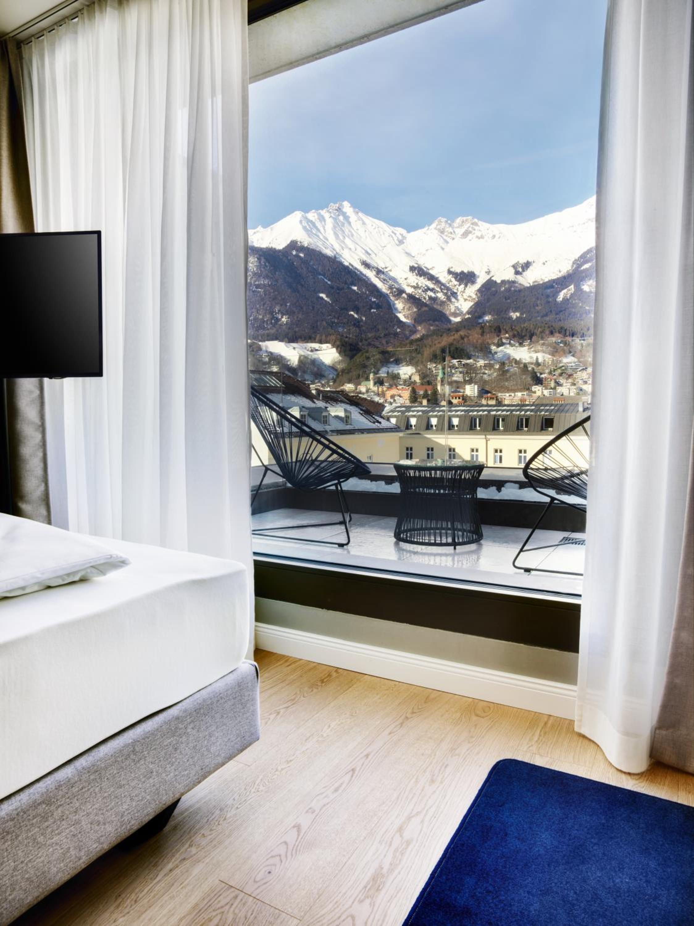 Double Room Mountain View with balcony photo 3