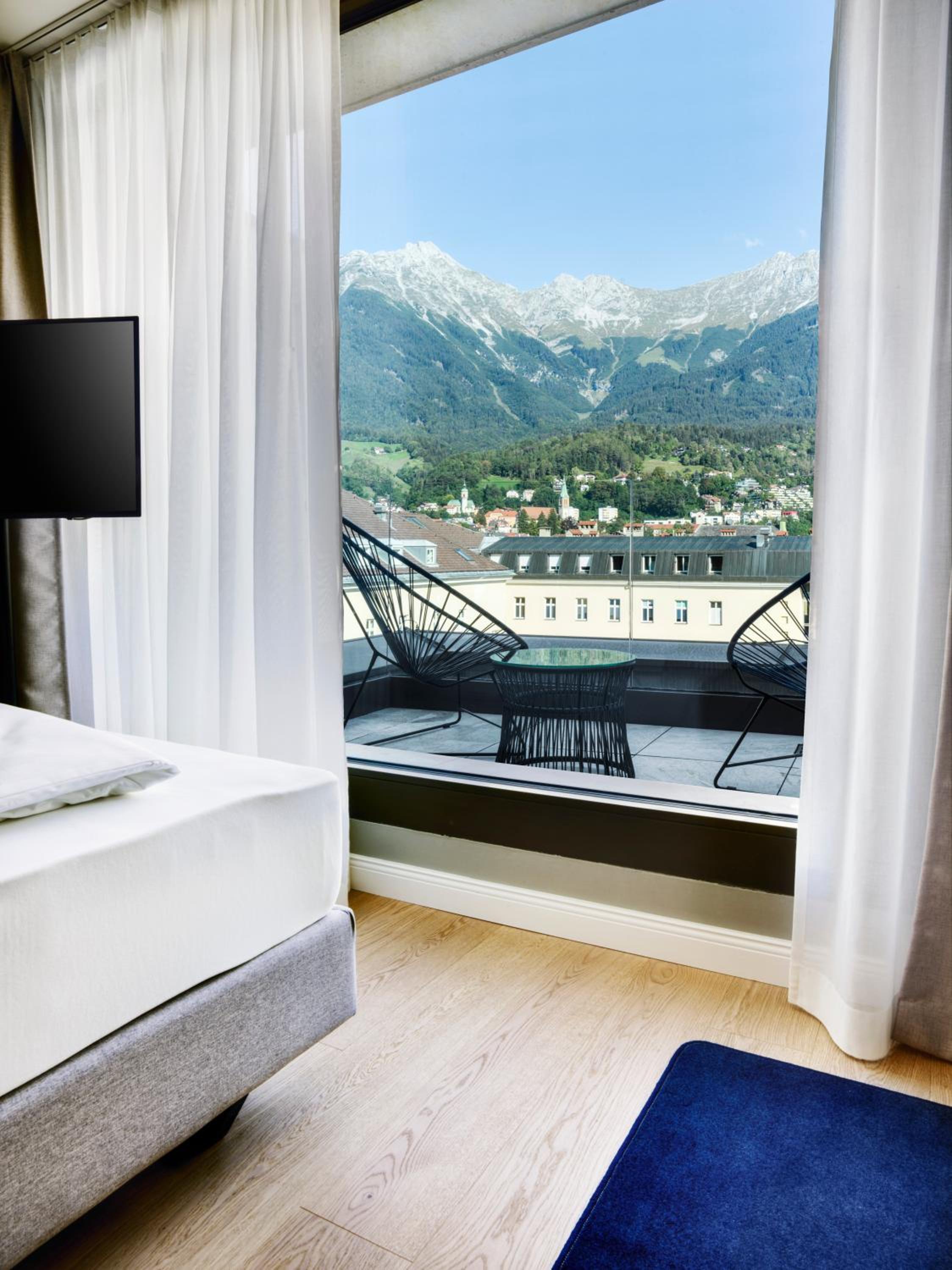 Double Room Mountain View with balcony photo 2
