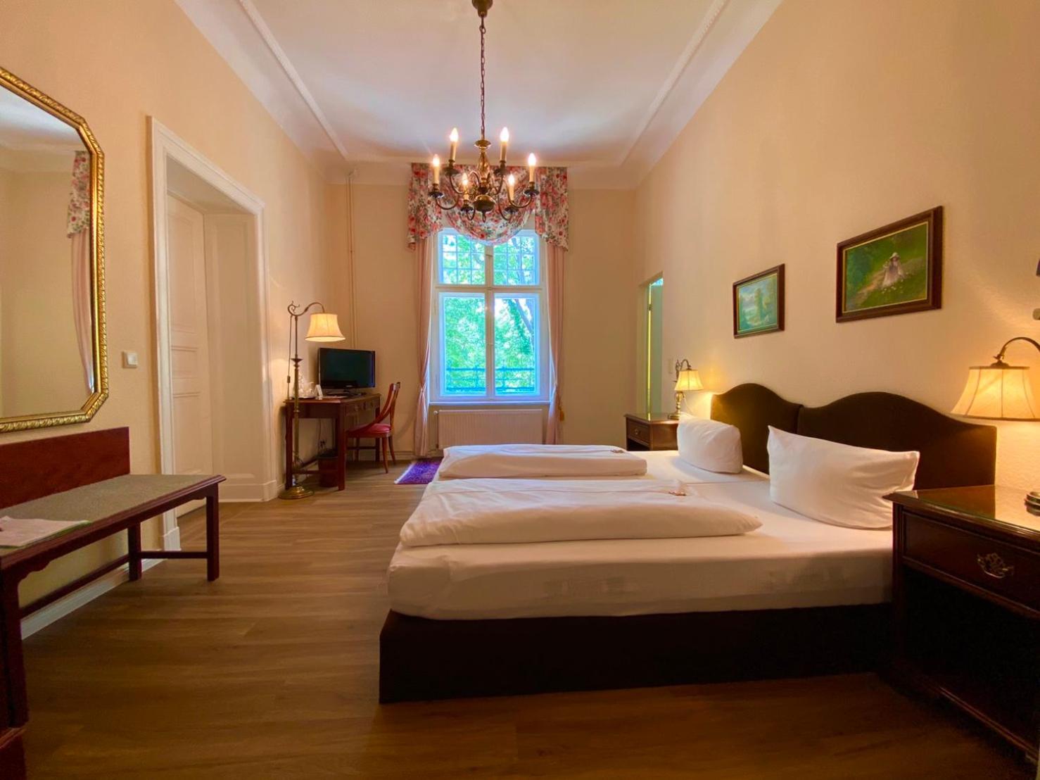 Double Room - Photo 11